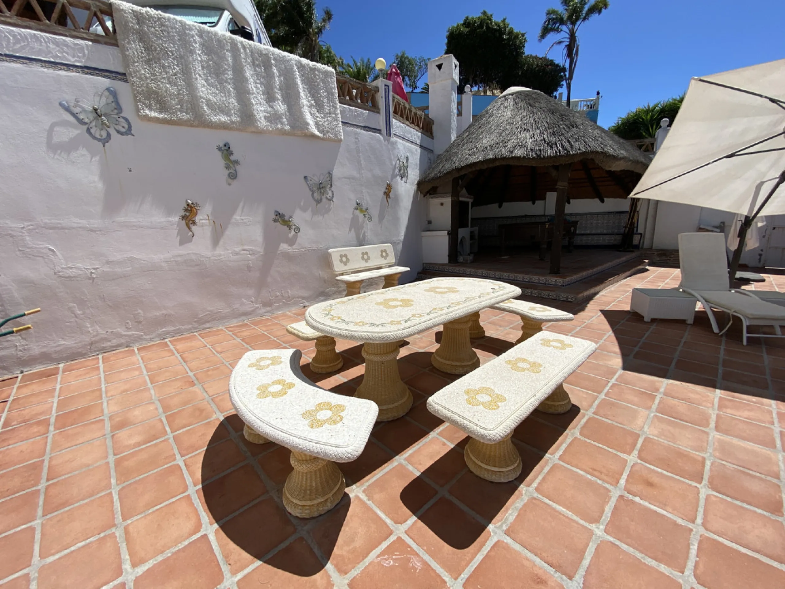 Absolutely Stunning Villa in Cerros de Aguila on a large 897sqm plot with stunning panoramic views of Mijas Pueblo and surrounding countryside. The house is surrounded by plenty of outside spaces for quality outside living.
