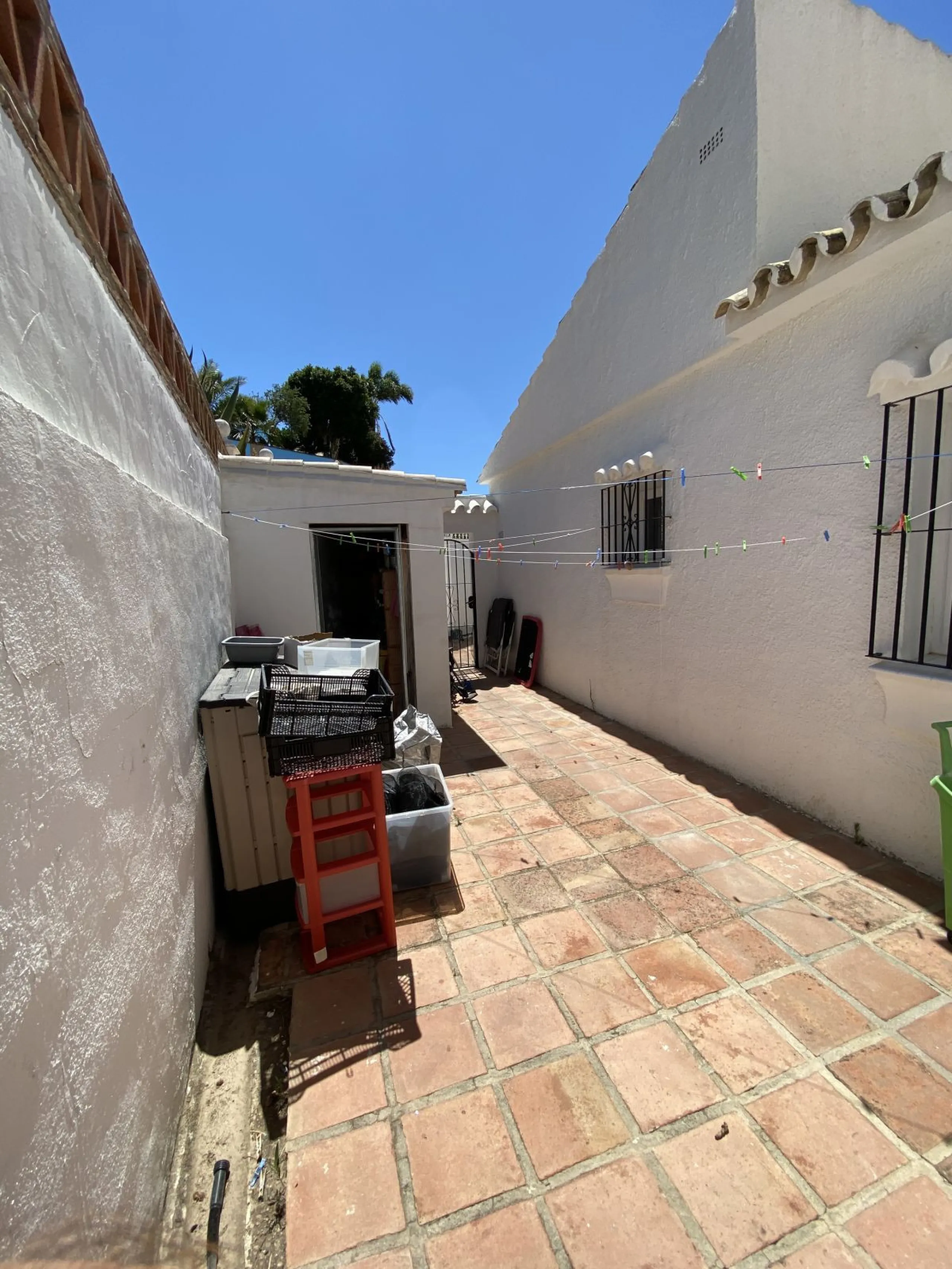 Absolutely Stunning Villa in Cerros de Aguila on a large 897sqm plot with stunning panoramic views of Mijas Pueblo and surrounding countryside. The house is surrounded by plenty of outside spaces for quality outside living.