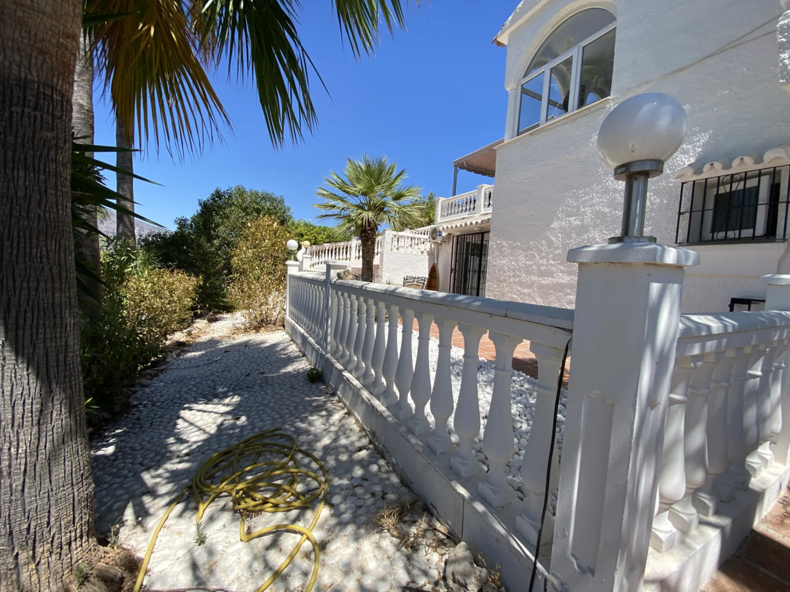 Absolutely Stunning Villa in Cerros de Aguila on a large 897sqm plot with stunning panoramic views of Mijas Pueblo and surrounding countryside. The house is surrounded by plenty of outside spaces for quality outside living.