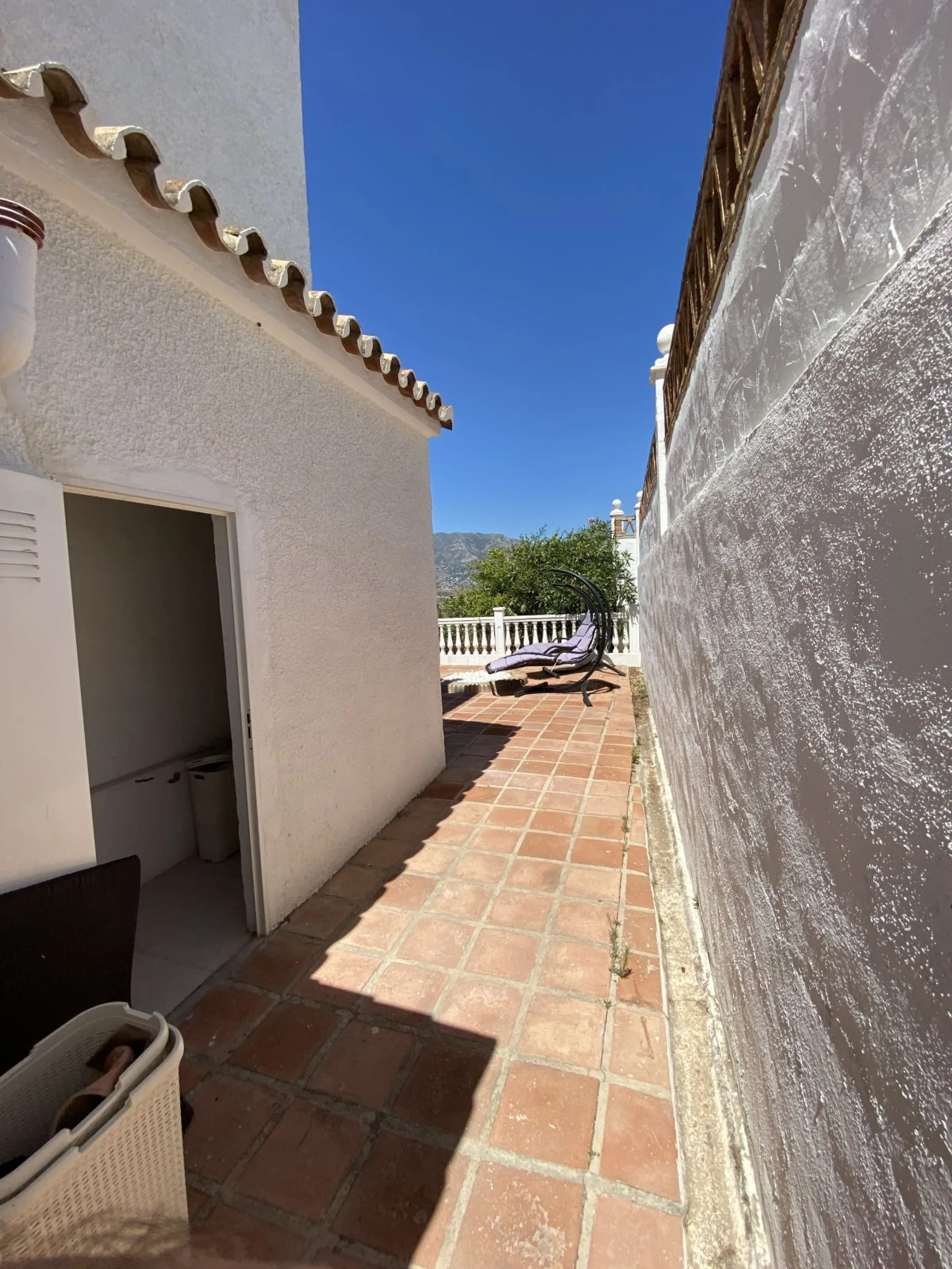 Absolutely Stunning Villa in Cerros de Aguila on a large 897sqm plot with stunning panoramic views of Mijas Pueblo and surrounding countryside. The house is surrounded by plenty of outside spaces for quality outside living.