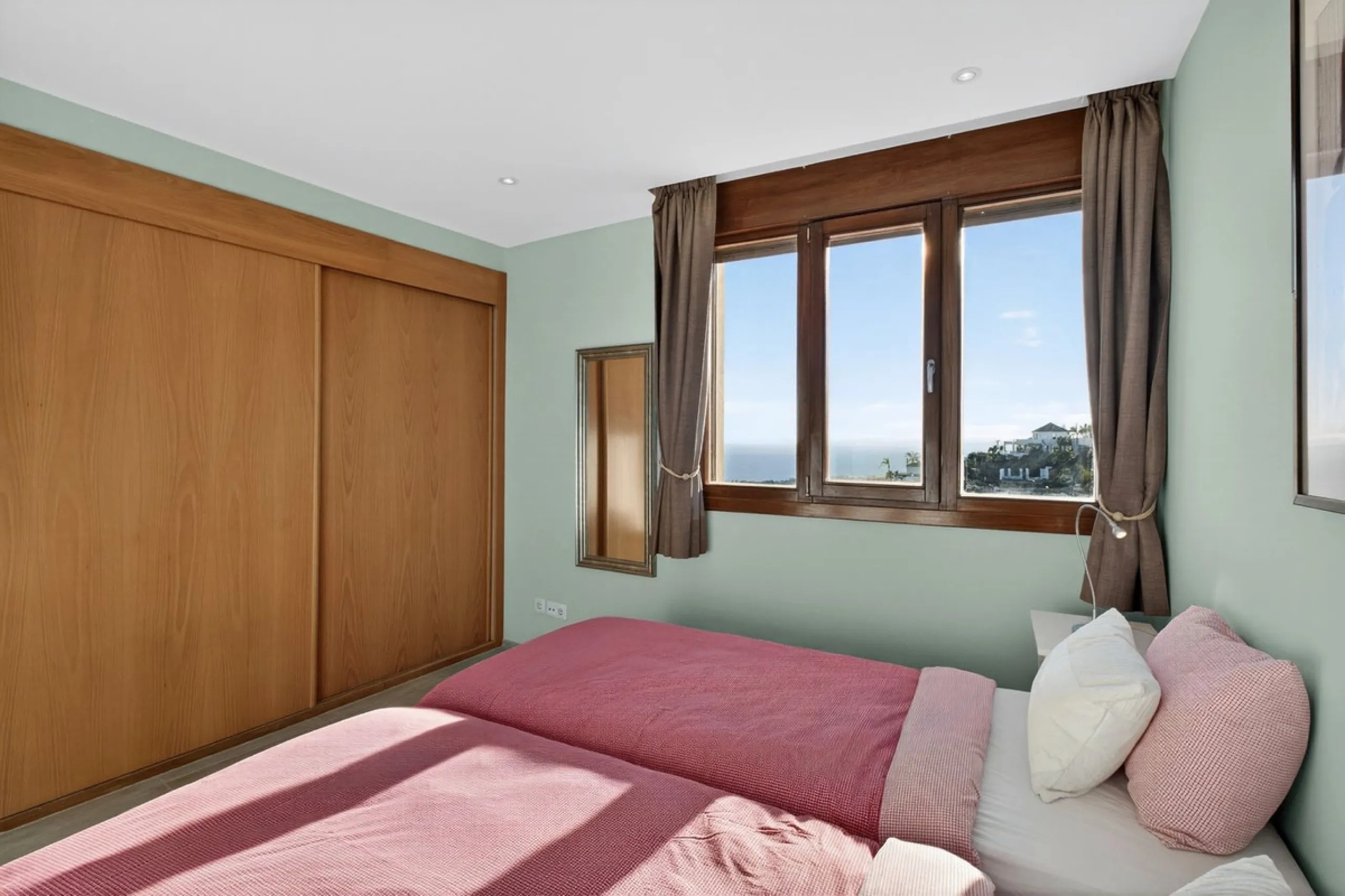 Penthouse with Sea & Mountain Views – Lomas de los Monteros, Marbella