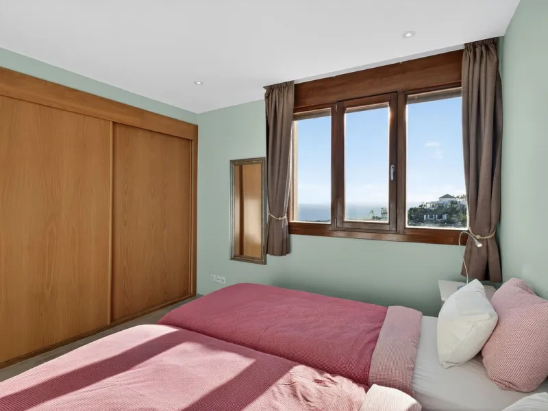 Penthouse with Sea & Mountain Views – Lomas de los Monteros, Marbella