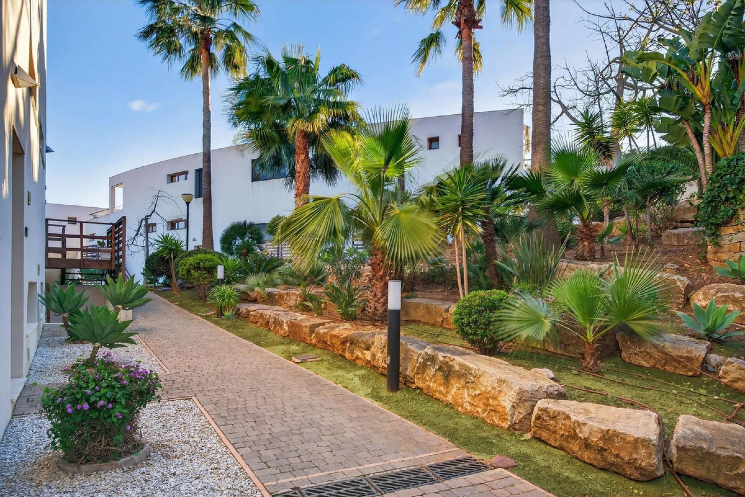 Penthouse with Sea & Mountain Views – Lomas de los Monteros, Marbella