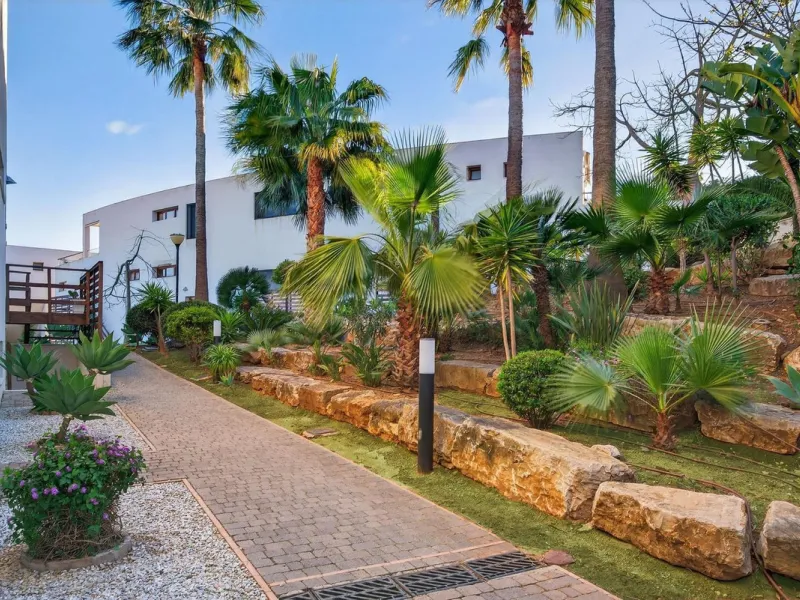 Penthouse with Sea & Mountain Views – Lomas de los Monteros, Marbella