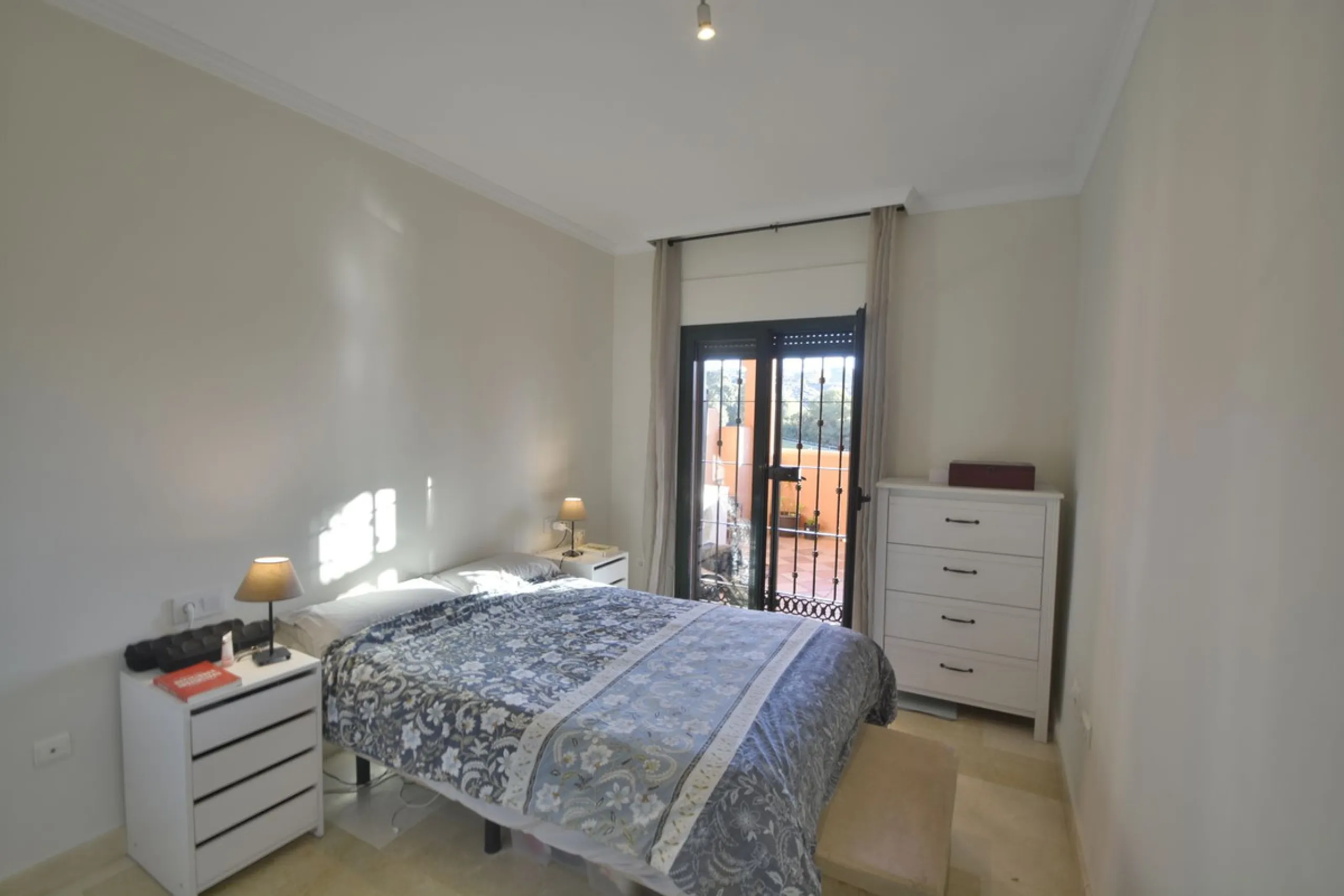 Apartment - Ground Floor Apartment в продаже в Marbella, Málaga. В доме 2 спален и 2 ванных комнат. Площадь дома 84 м²