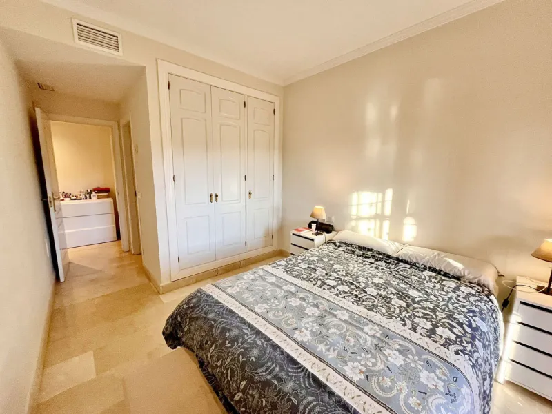 Apartment - Ground Floor Apartment в продаже в Marbella, Málaga. В доме 2 спален и 2 ванных комнат. Площадь дома 84 м²