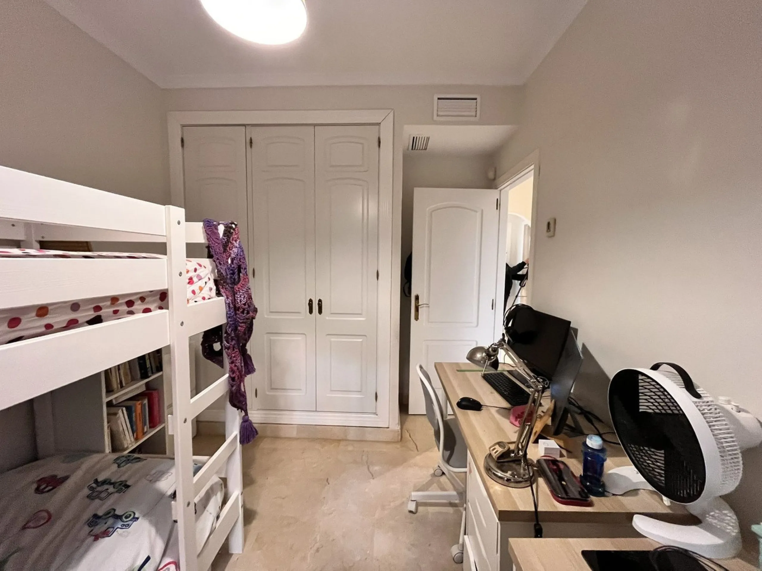 Apartment - Ground Floor Apartment в продаже в Marbella, Málaga. В доме 2 спален и 2 ванных комнат. Площадь дома 84 м²