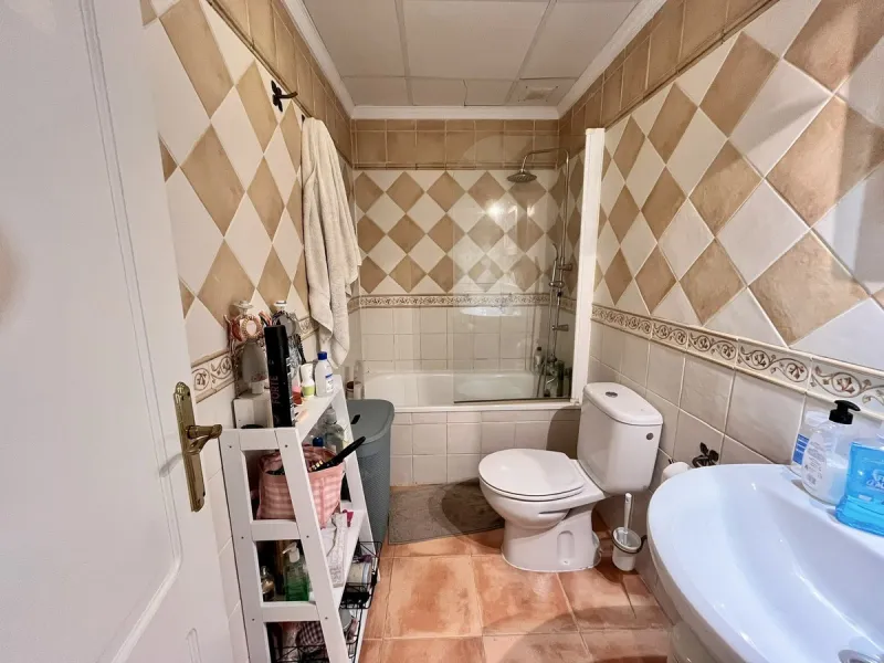 Apartment - Ground Floor Apartment в продаже в Marbella, Málaga. В доме 2 спален и 2 ванных комнат. Площадь дома 84 м²