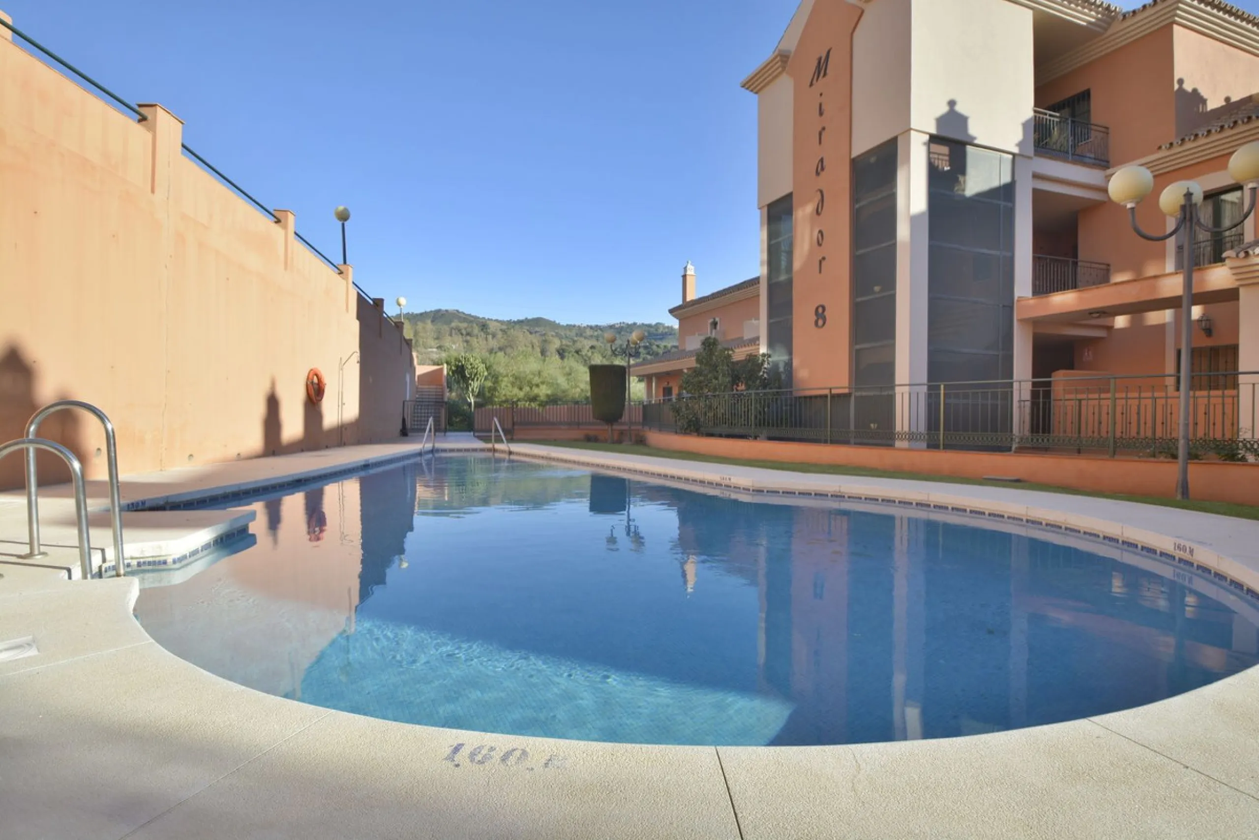 Apartment - Ground Floor Apartment в продаже в Marbella, Málaga. В доме 2 спален и 2 ванных комнат. Площадь дома 84 м²