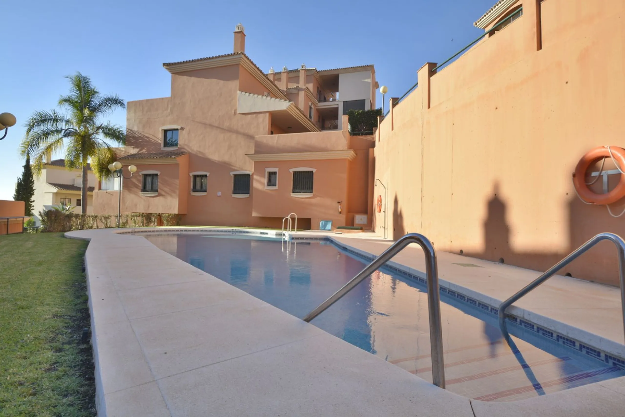 Apartment - Ground Floor Apartment в продаже в Marbella, Málaga. В доме 2 спален и 2 ванных комнат. Площадь дома 84 м²