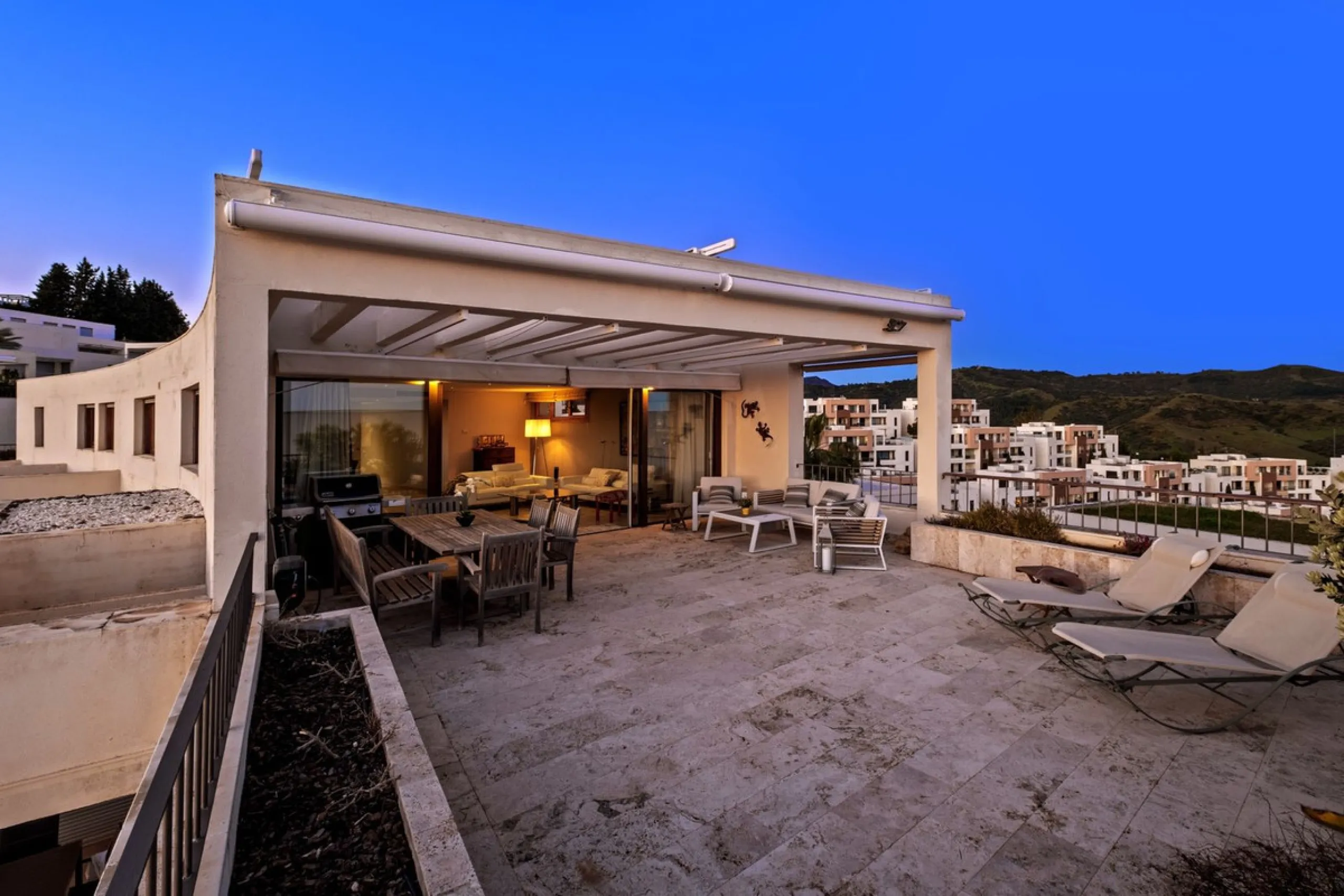 Penthouse with Sea & Mountain Views – Lomas de los Monteros, Marbella