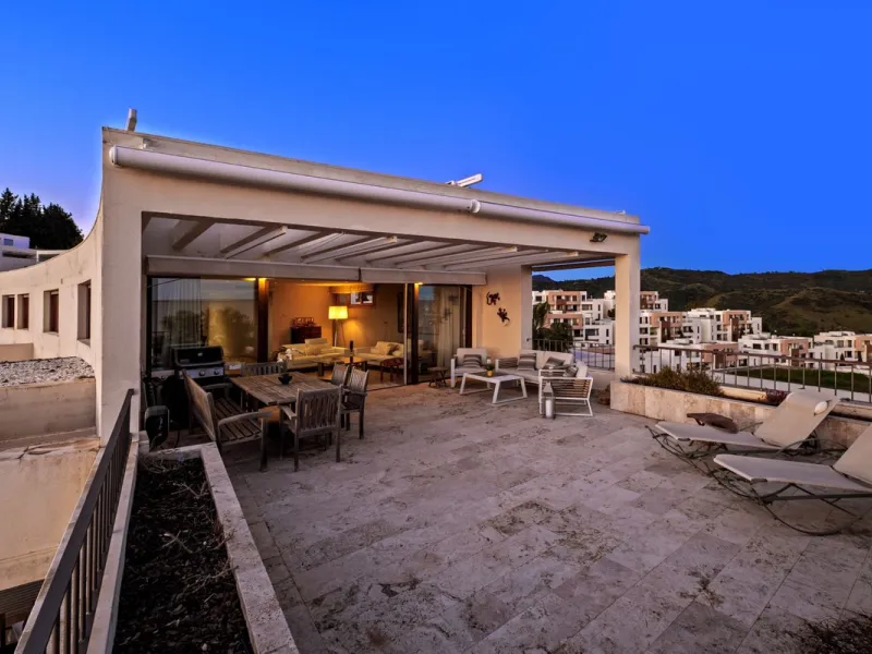 Penthouse with Sea & Mountain Views – Lomas de los Monteros, Marbella