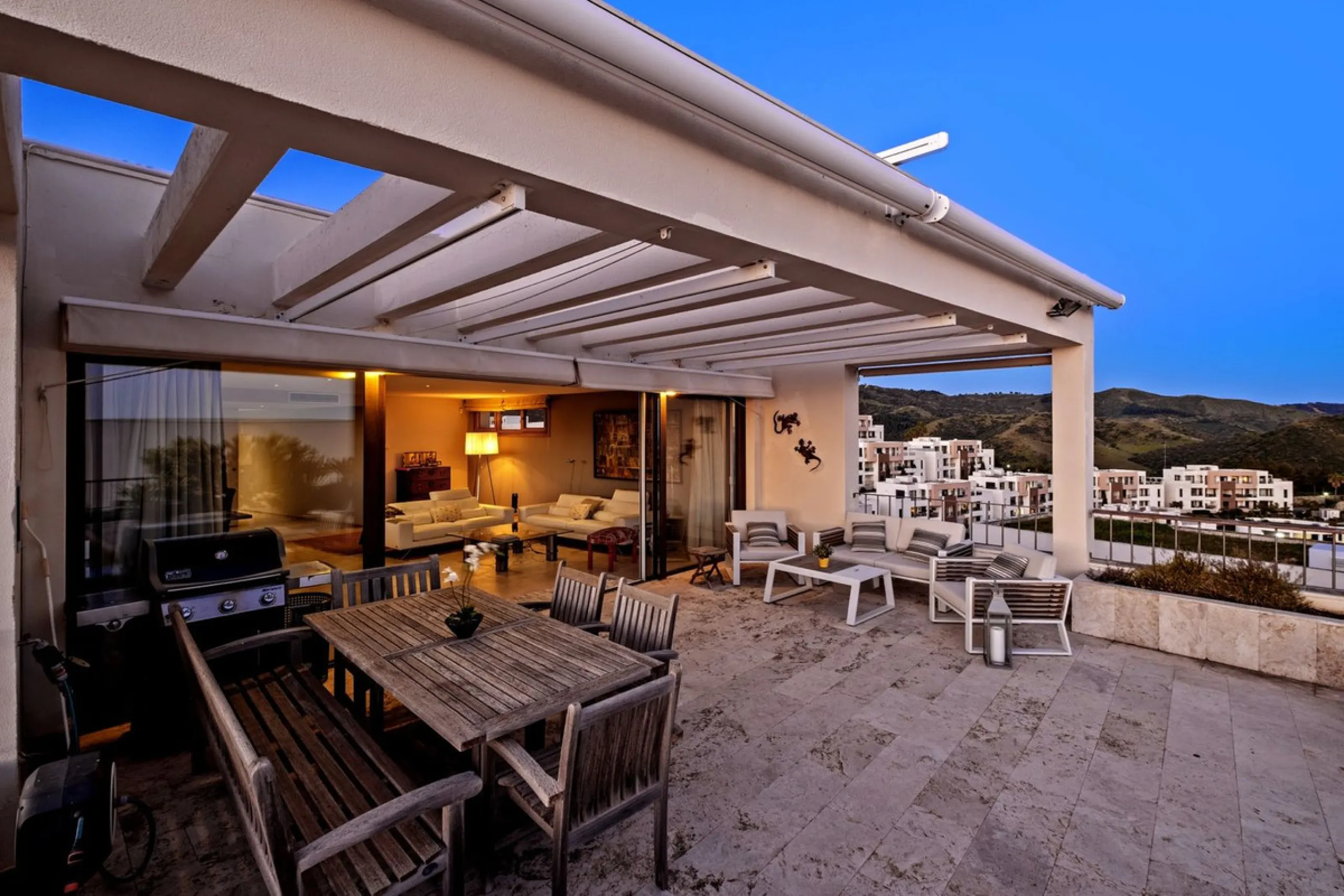 Penthouse with Sea & Mountain Views – Lomas de los Monteros, Marbella