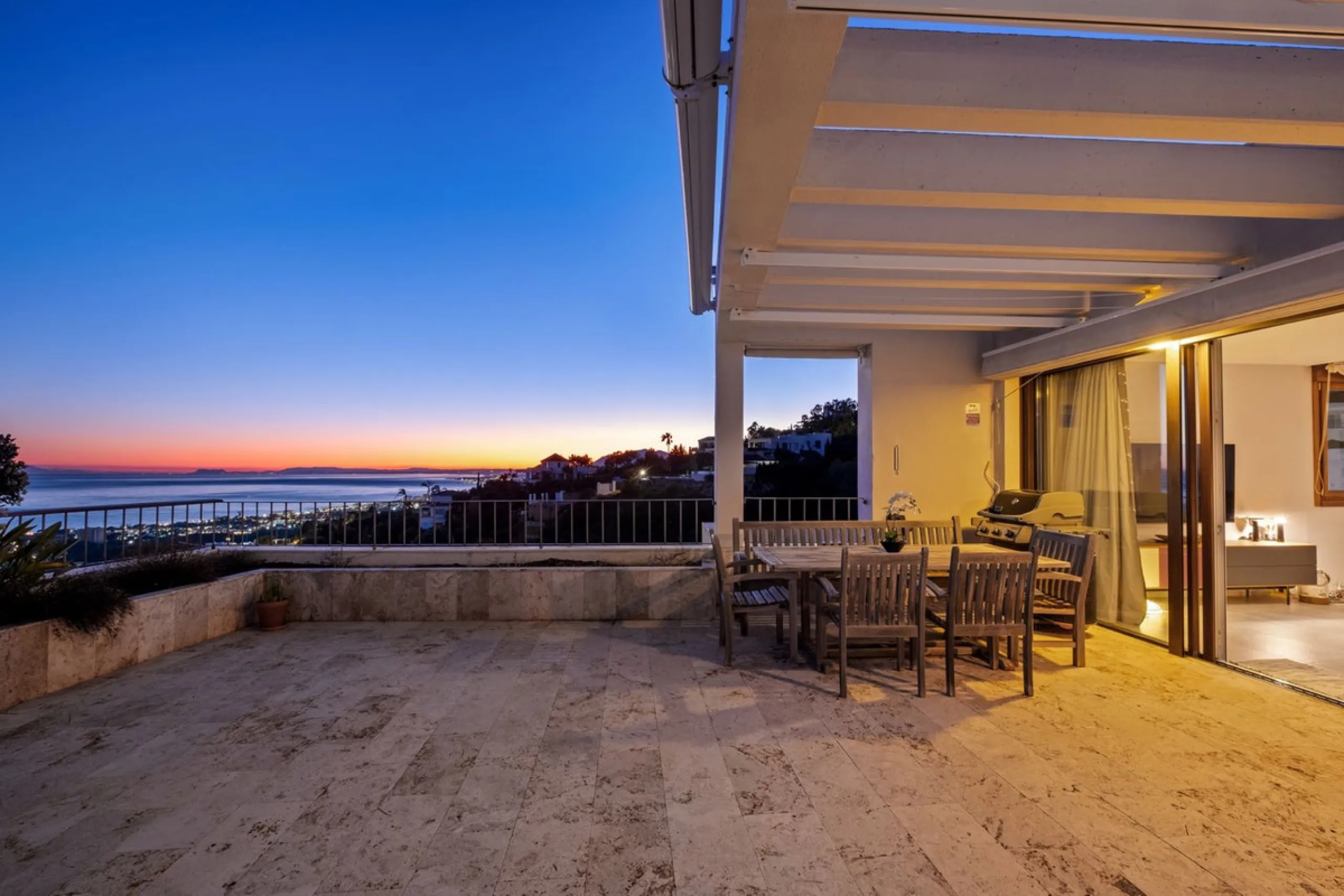 Penthouse with Sea & Mountain Views – Lomas de los Monteros, Marbella
