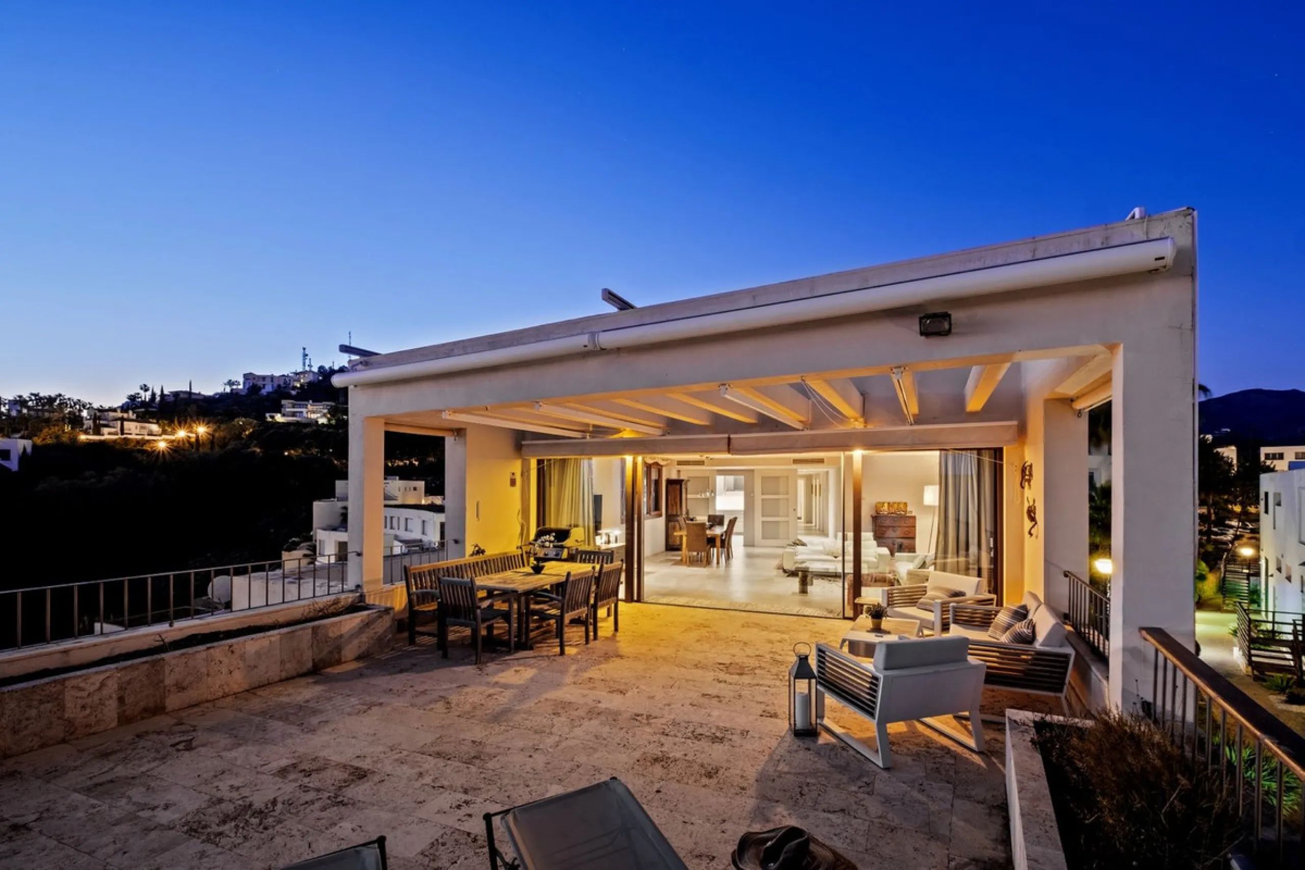 Penthouse with Sea & Mountain Views – Lomas de los Monteros, Marbella