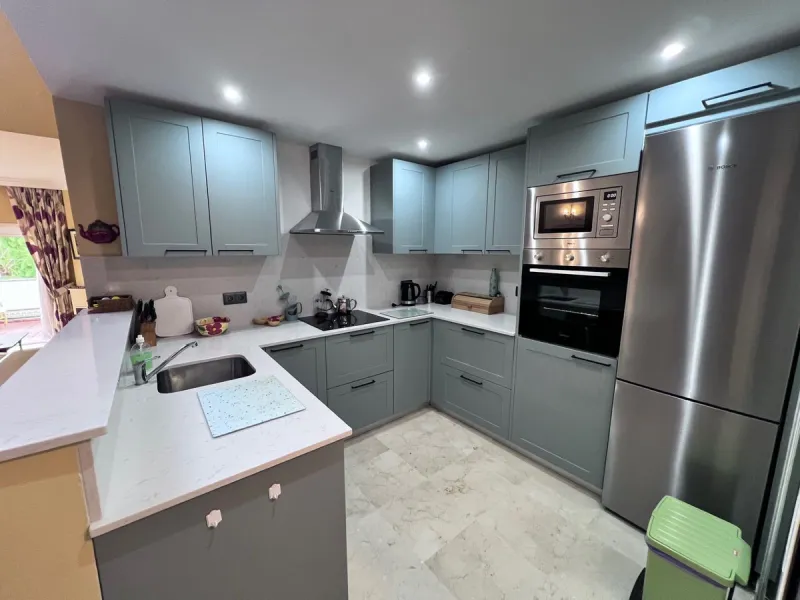 Welcome to this extremely spacious beach-side duplex penthouse, located in the ever popular Carib Playa, "Fairways" close to Cabopino & Elviria. On the main level this stunning apartment offers, 2 double bedrooms, one at each end of the apartment, the mas