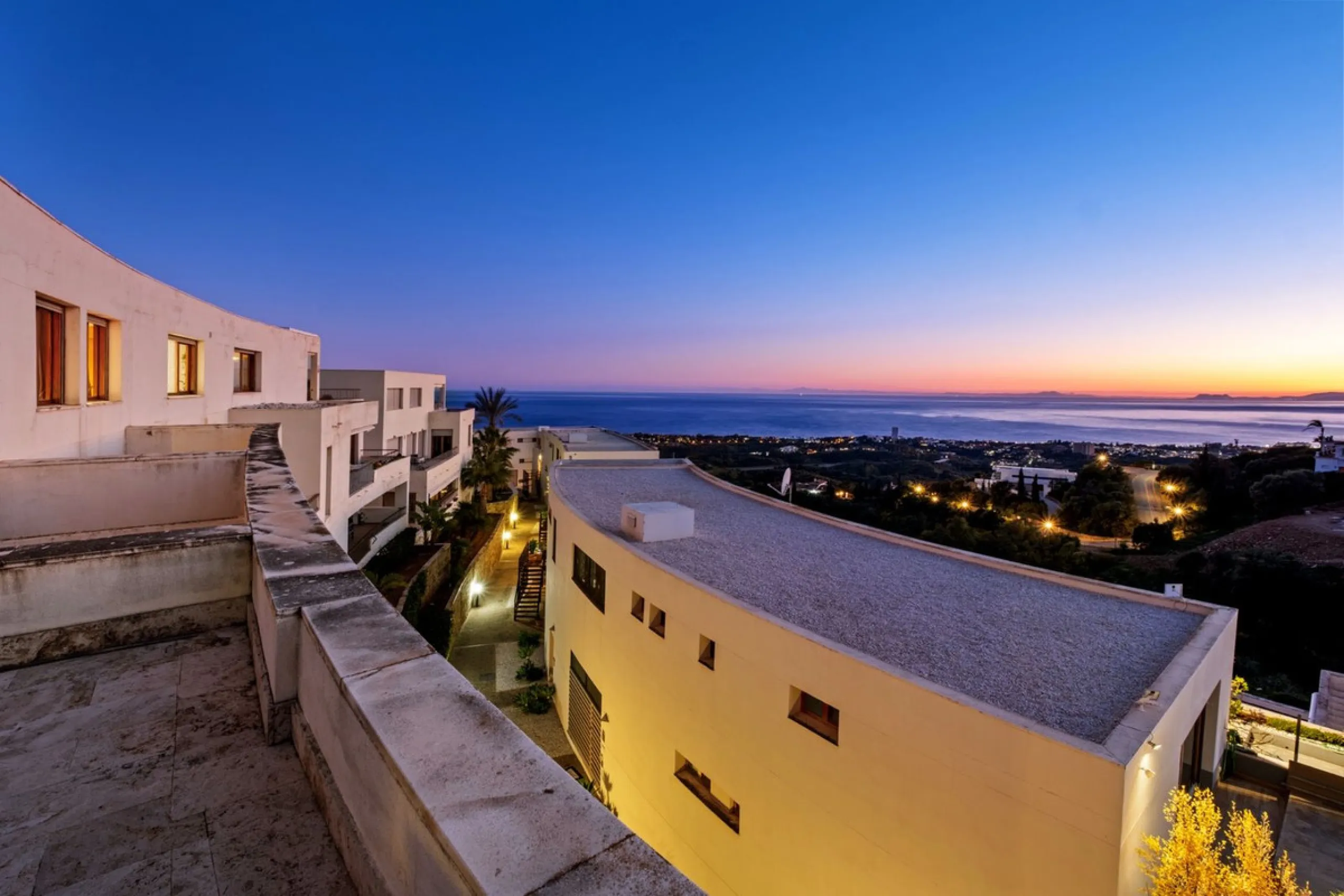 Penthouse with Sea & Mountain Views – Lomas de los Monteros, Marbella