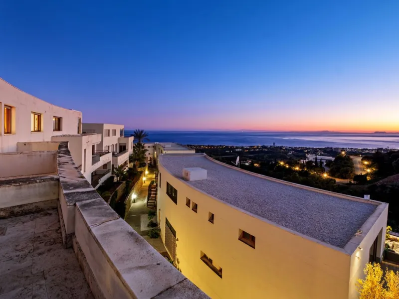 Penthouse with Sea & Mountain Views – Lomas de los Monteros, Marbella
