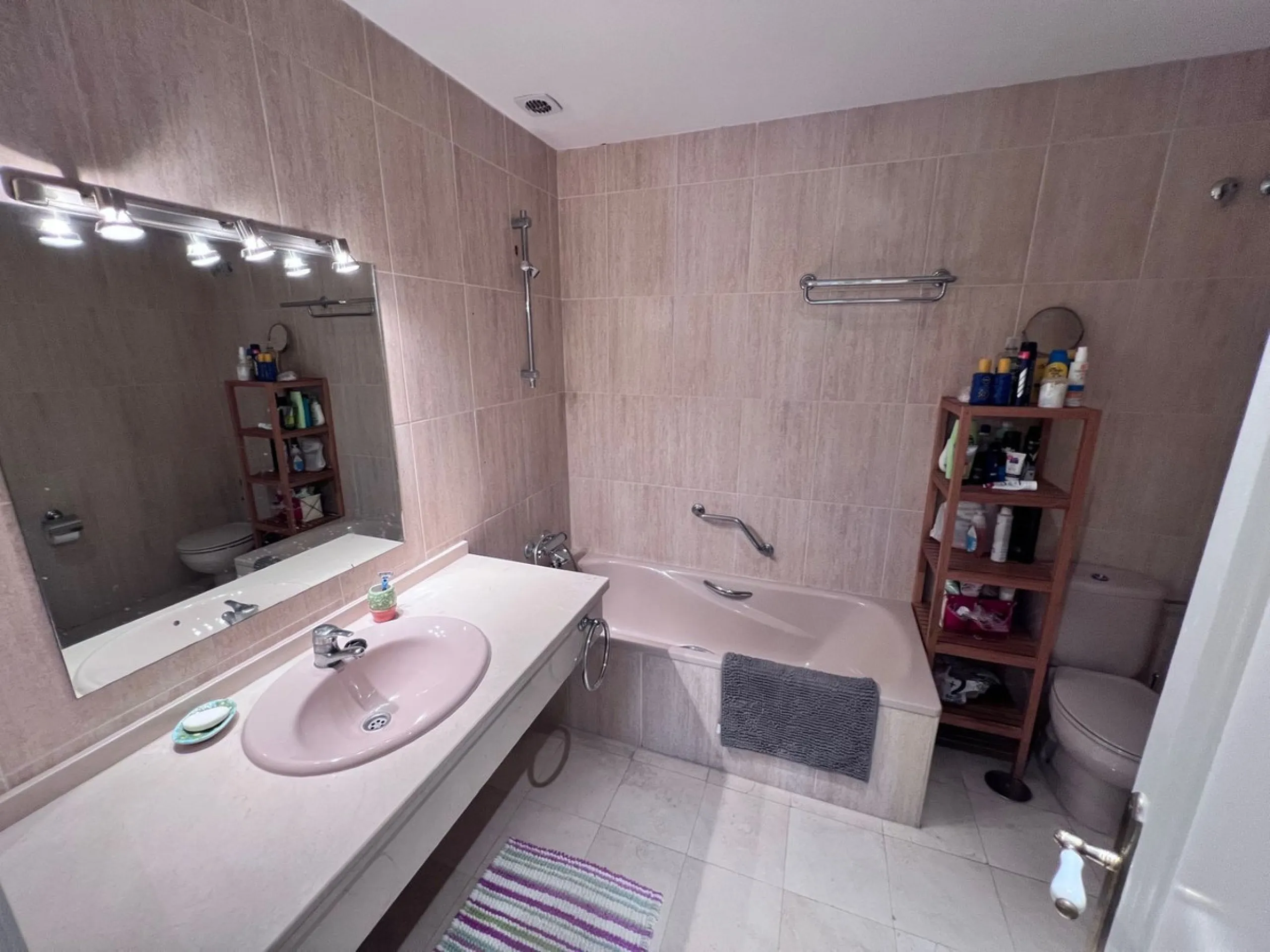 Apartment - Penthouse Duplex в продаже в Marbella, Málaga. В доме 3 спален и 3 ванных комнат. Площадь дома 126 м²