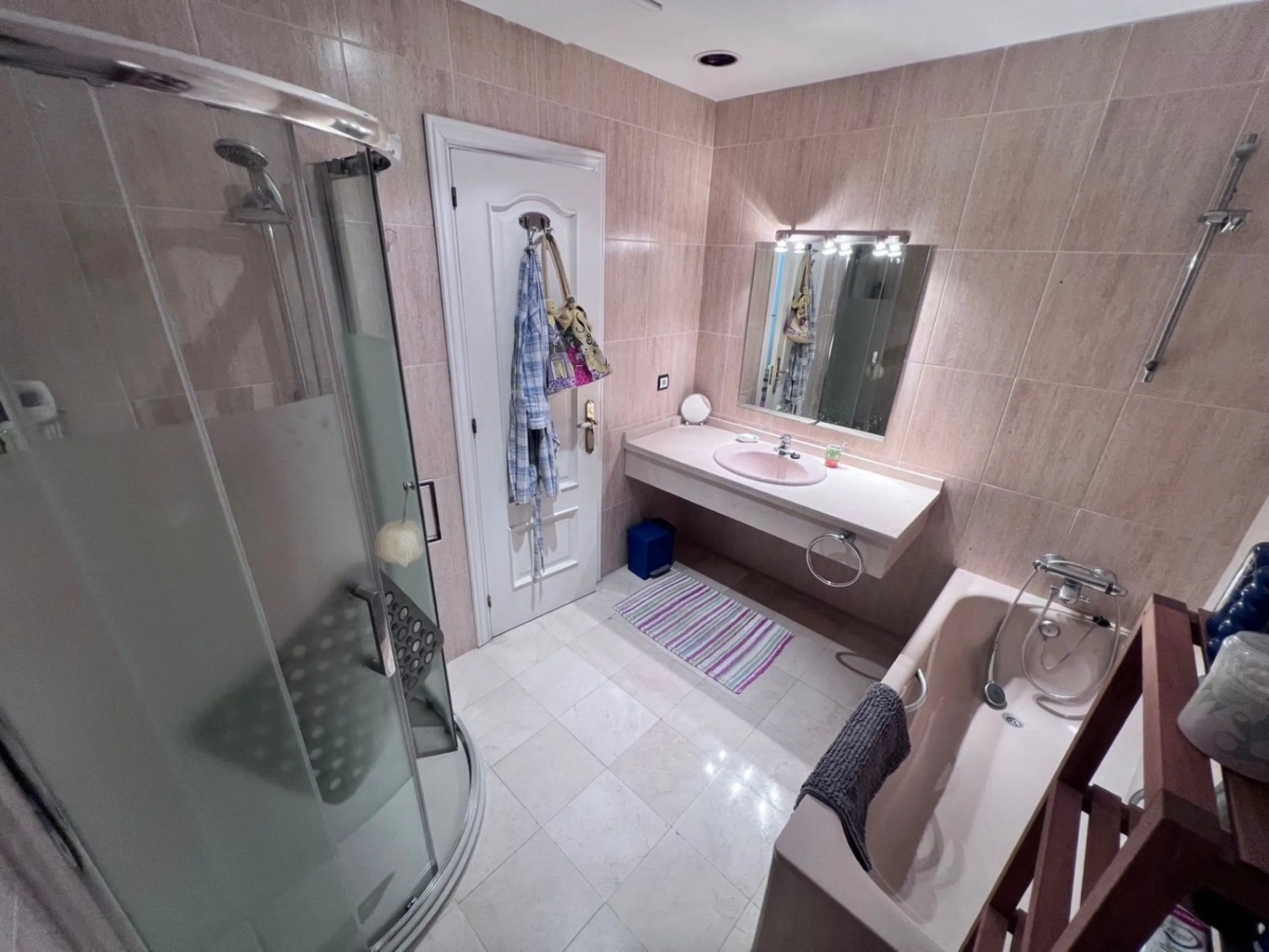 Apartment - Penthouse Duplex в продаже в Marbella, Málaga. В доме 3 спален и 3 ванных комнат. Площадь дома 126 м²