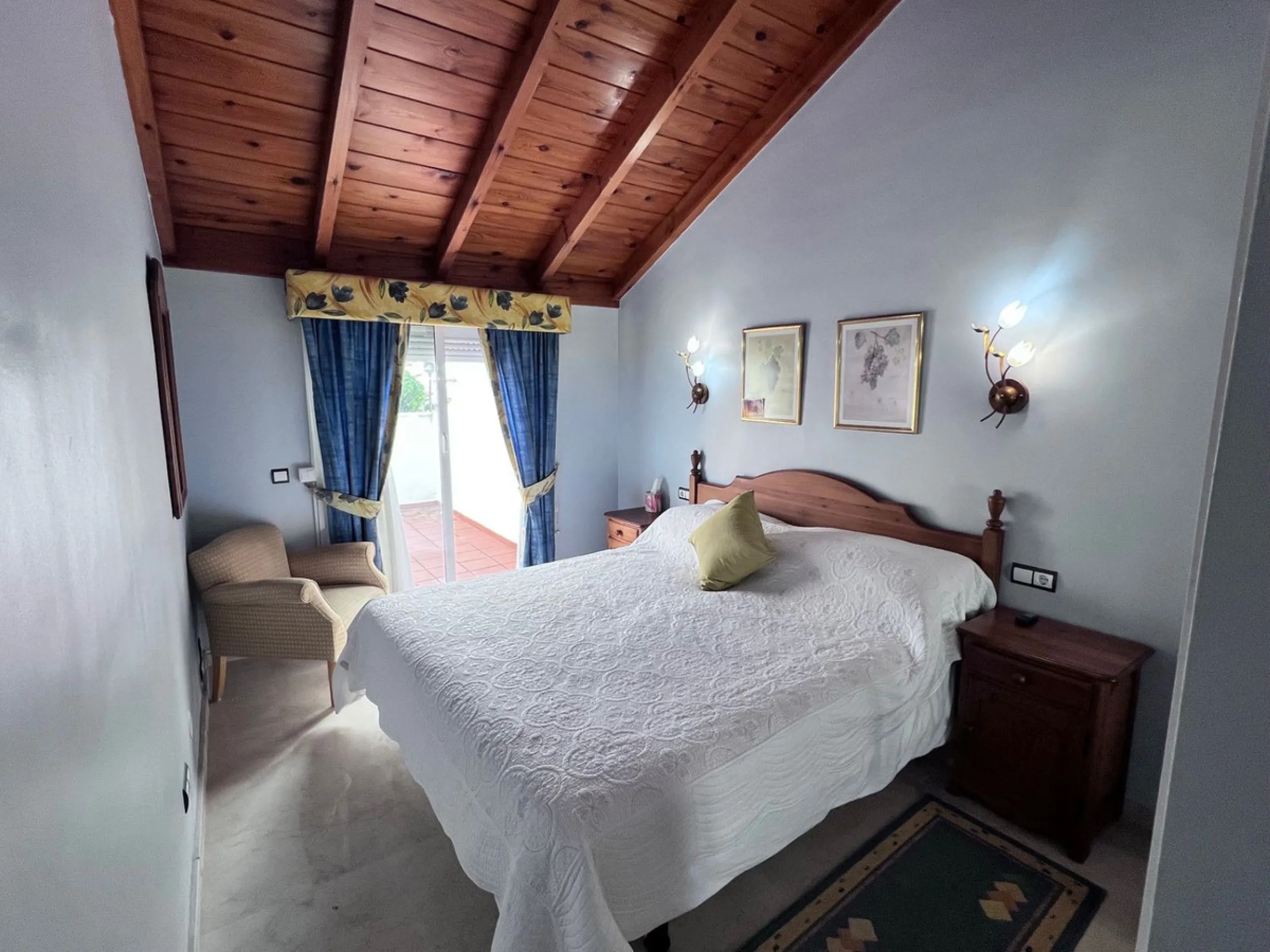 Apartment - Penthouse Duplex в продаже в Marbella, Málaga. В доме 3 спален и 3 ванных комнат. Площадь дома 126 м²