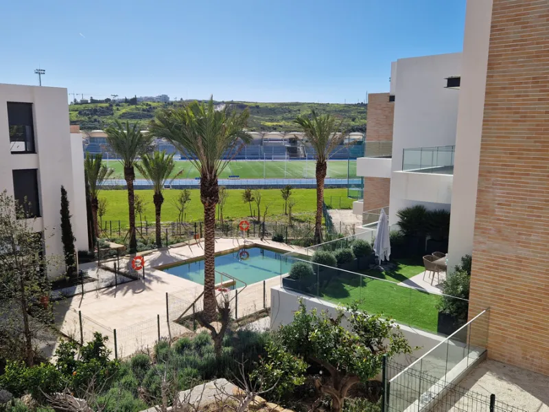 Fantastic brand new 3-bedroom apartment on the ground floor of the newly built complex in Residencial Senda, in the town centre of Estepona. It is a modern gated complex with only 34 apartments, in a privileged area next to the new Auditorium, with everyt