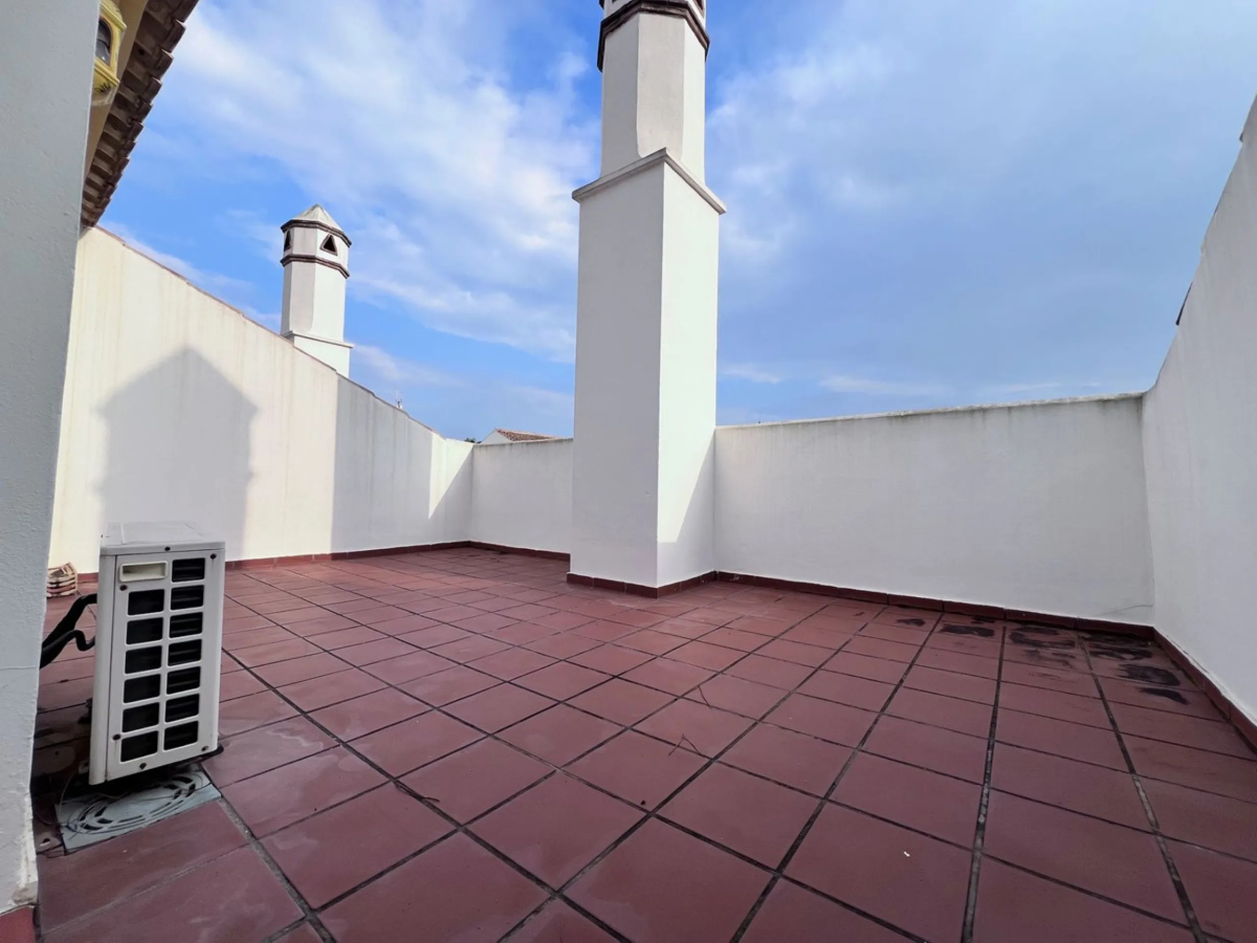 Apartment - Penthouse Duplex в продаже в Marbella, Málaga. В доме 3 спален и 3 ванных комнат. Площадь дома 126 м²