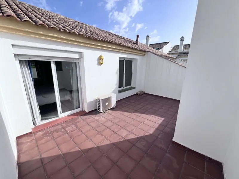 Apartment - Penthouse Duplex в продаже в Marbella, Málaga. В доме 3 спален и 3 ванных комнат. Площадь дома 126 м²