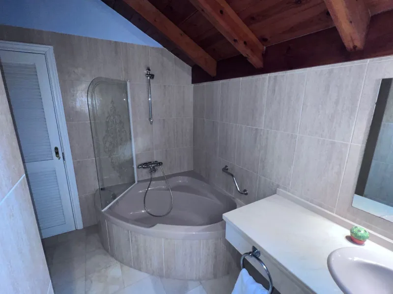 Apartment - Penthouse Duplex в продаже в Marbella, Málaga. В доме 3 спален и 3 ванных комнат. Площадь дома 126 м²