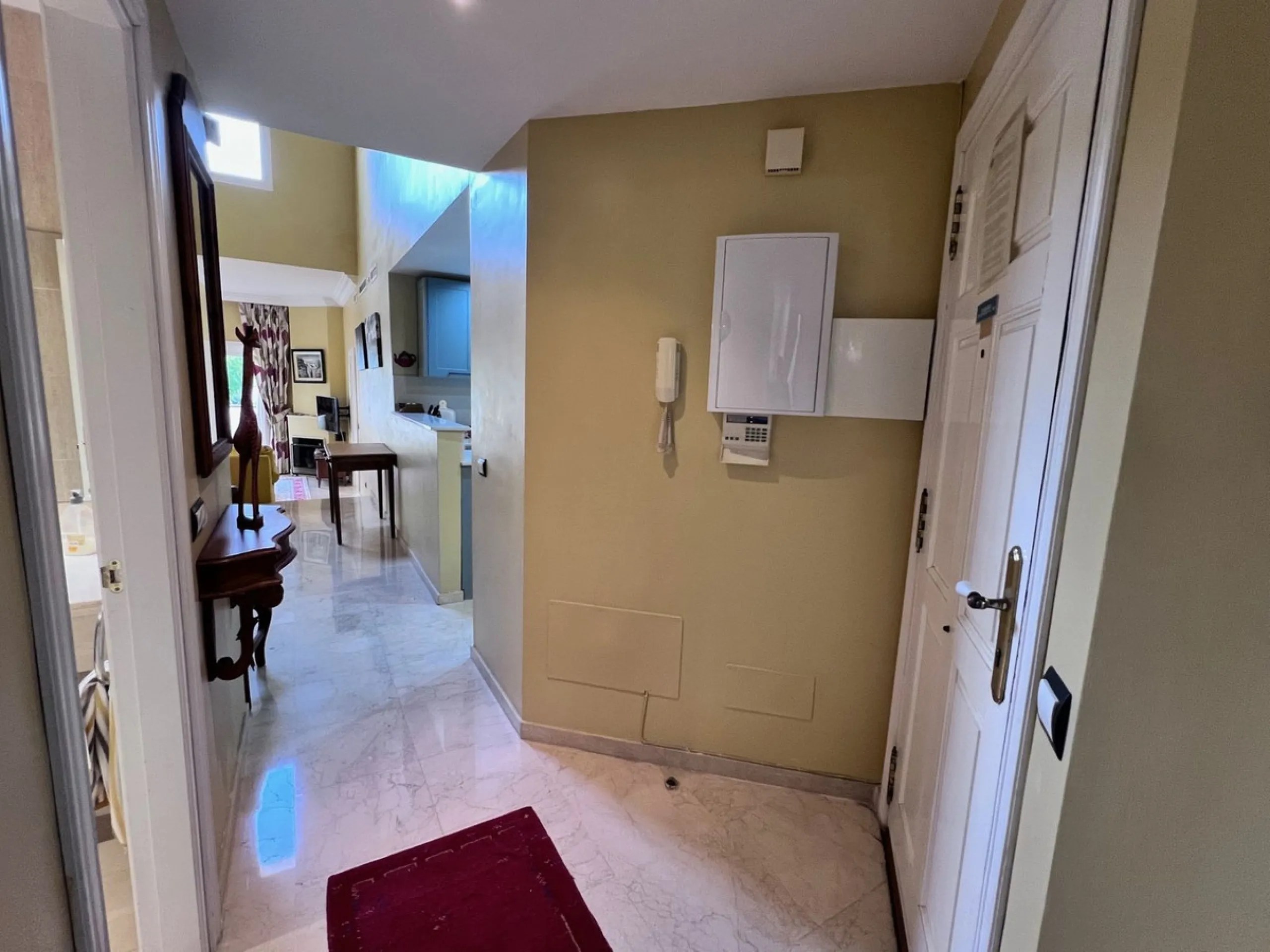 Apartment - Penthouse Duplex в продаже в Marbella, Málaga. В доме 3 спален и 3 ванных комнат. Площадь дома 126 м²