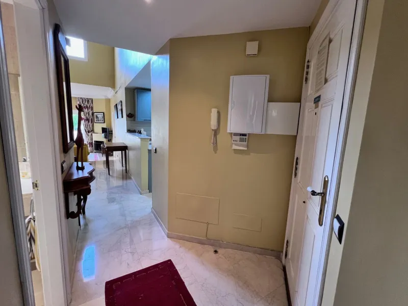 Apartment - Penthouse Duplex в продаже в Marbella, Málaga. В доме 3 спален и 3 ванных комнат. Площадь дома 126 м²