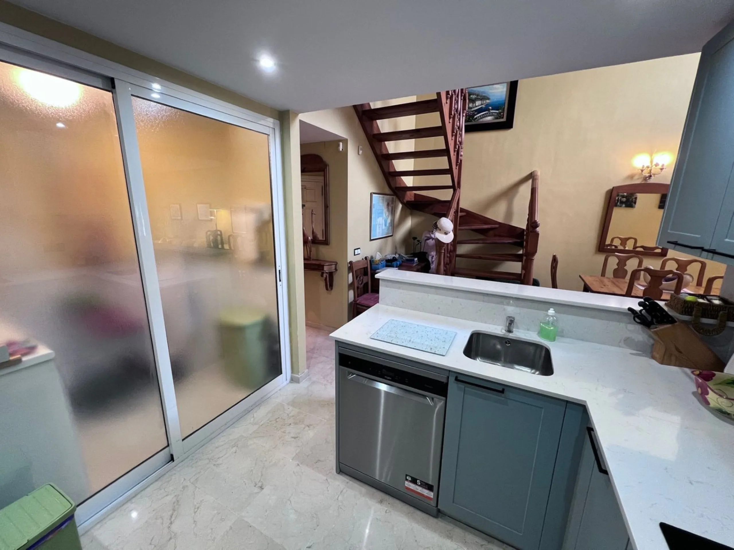Apartment - Penthouse Duplex в продаже в Marbella, Málaga. В доме 3 спален и 3 ванных комнат. Площадь дома 126 м²