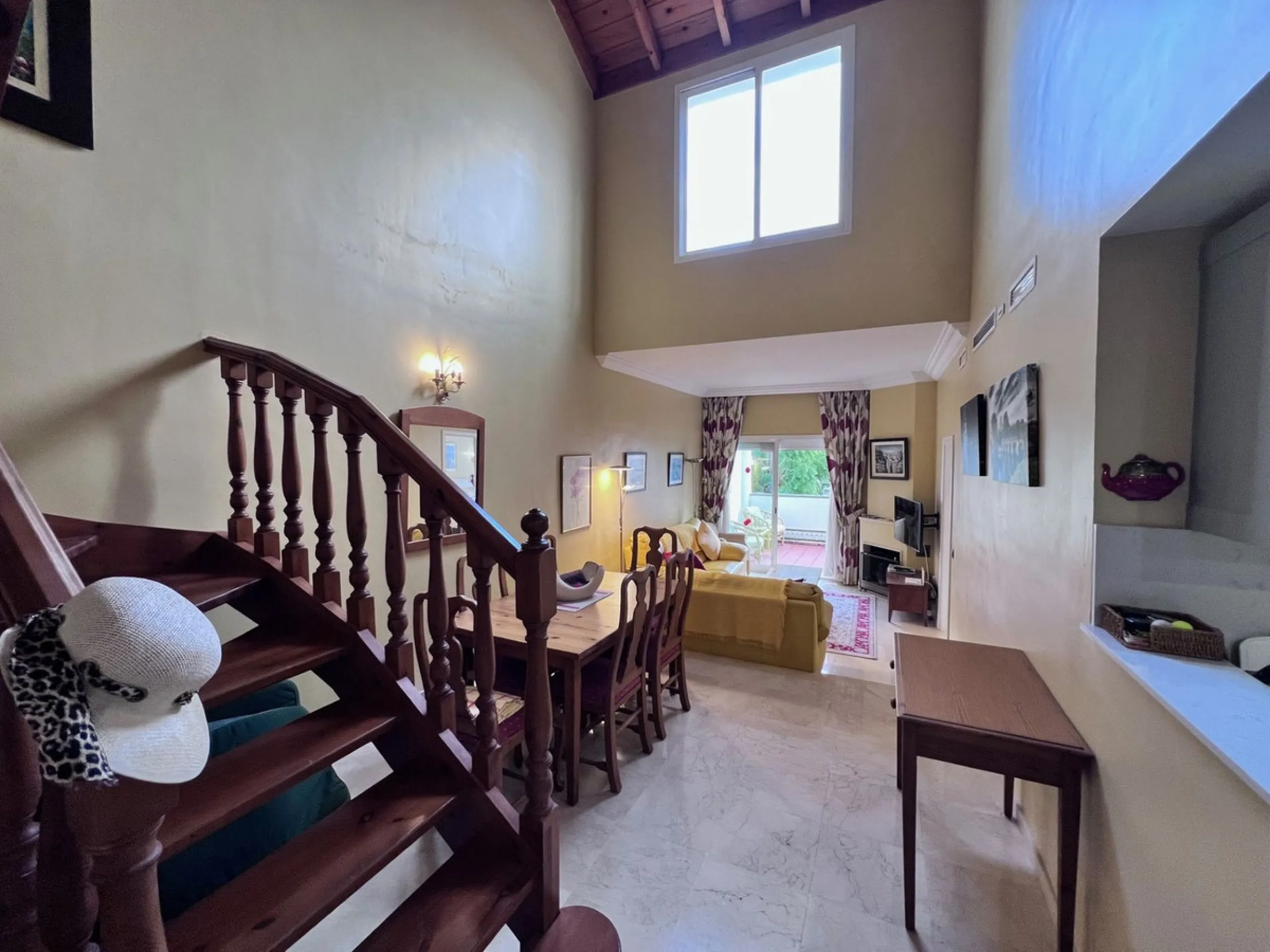 Apartment - Penthouse Duplex в продаже в Marbella, Málaga. В доме 3 спален и 3 ванных комнат. Площадь дома 126 м²
