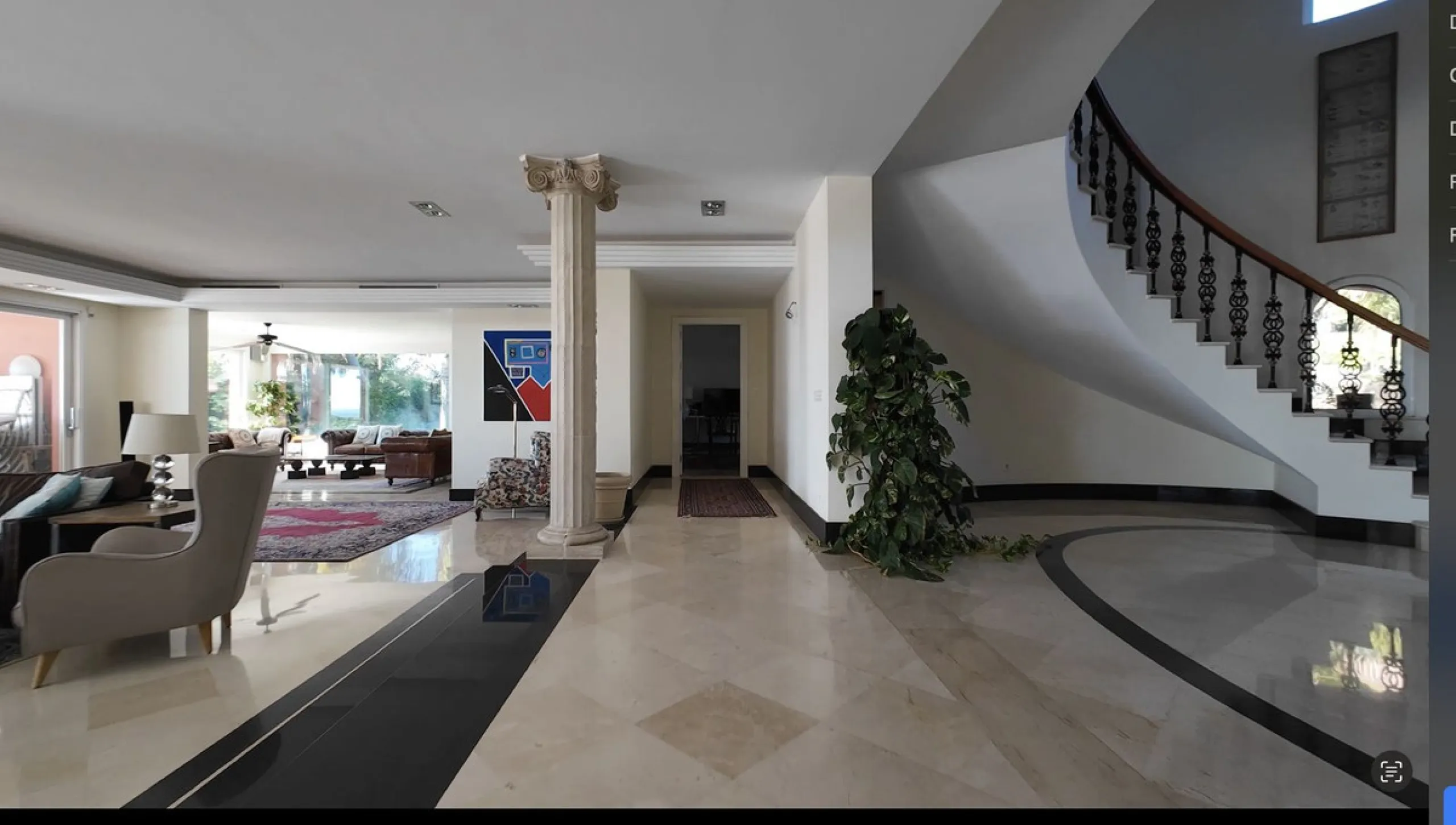 A unique and classic Andalusian villa on an elevated plot in the area of El Paraiso. Built in 1989, this villa has all of the features that will lend it so well to a wonderful reform project. An incredible entrance hallway which leads immediately into a w