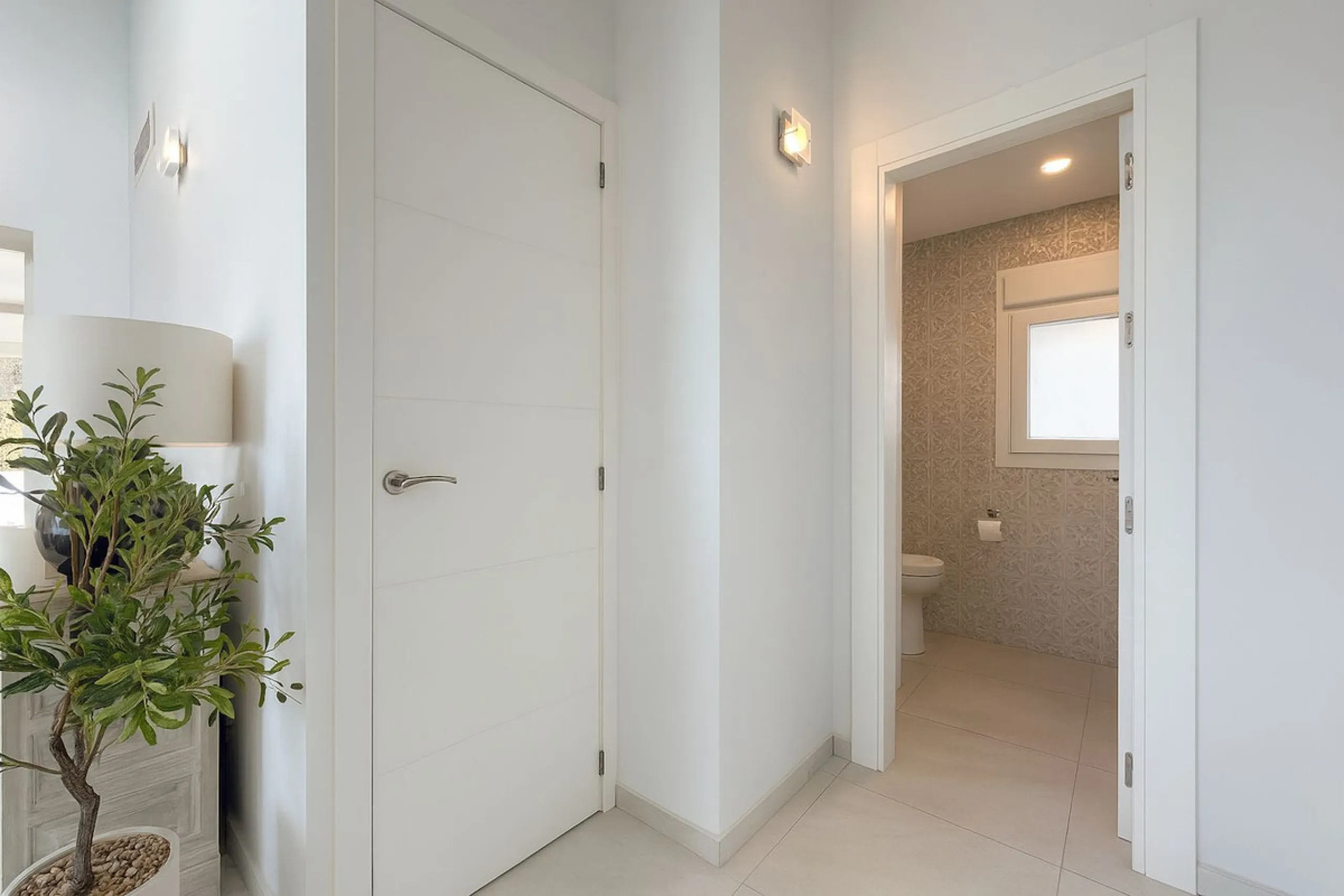 House - Detached Villa в продаже в Mijas, Málaga. В доме 3 спален и 3 ванных комнат. Площадь дома 182 м². Площадь участка 222 м²