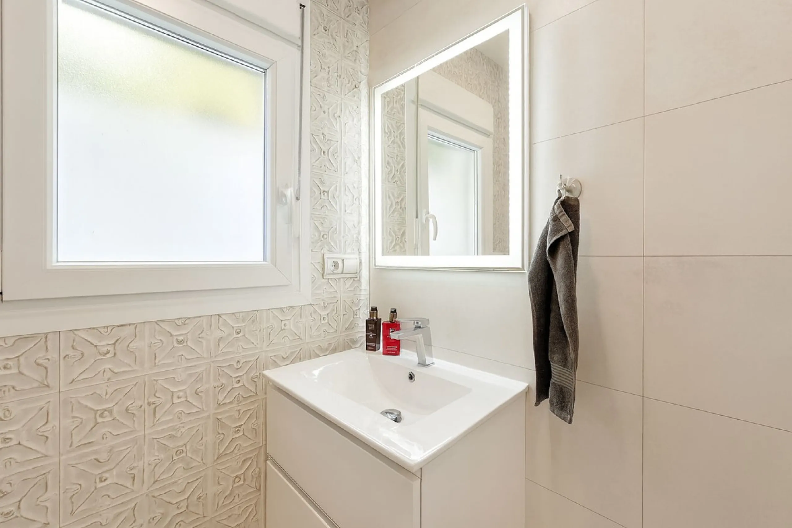 House - Detached Villa в продаже в Mijas, Málaga. В доме 3 спален и 3 ванных комнат. Площадь дома 182 м². Площадь участка 222 м²