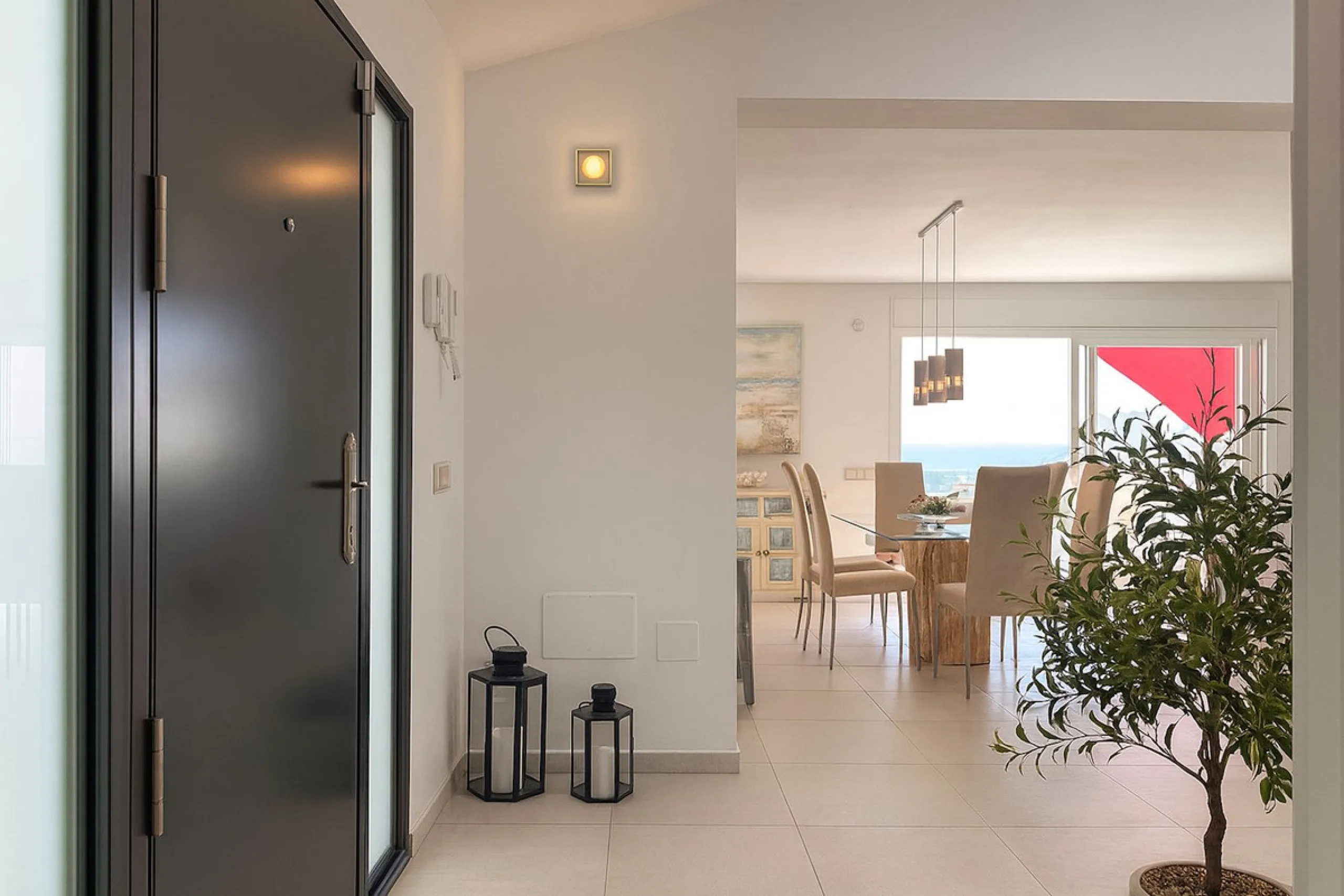 House - Detached Villa в продаже в Mijas, Málaga. В доме 3 спален и 3 ванных комнат. Площадь дома 182 м². Площадь участка 222 м²