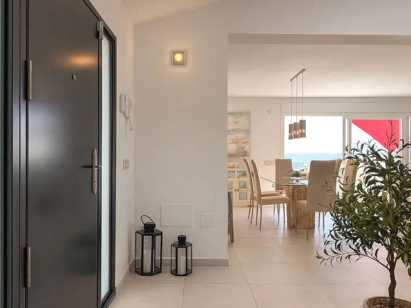House - Detached Villa в продаже в Mijas, Málaga. В доме 3 спален и 3 ванных комнат. Площадь дома 182 м². Площадь участка 222 м²