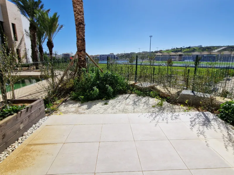 Fantastic brand new 3-bedroom apartment on the ground floor of the newly built complex in Residencial Senda, in the town centre of Estepona. It is a modern gated complex with only 34 apartments, in a privileged area next to the new Auditorium, with everyt