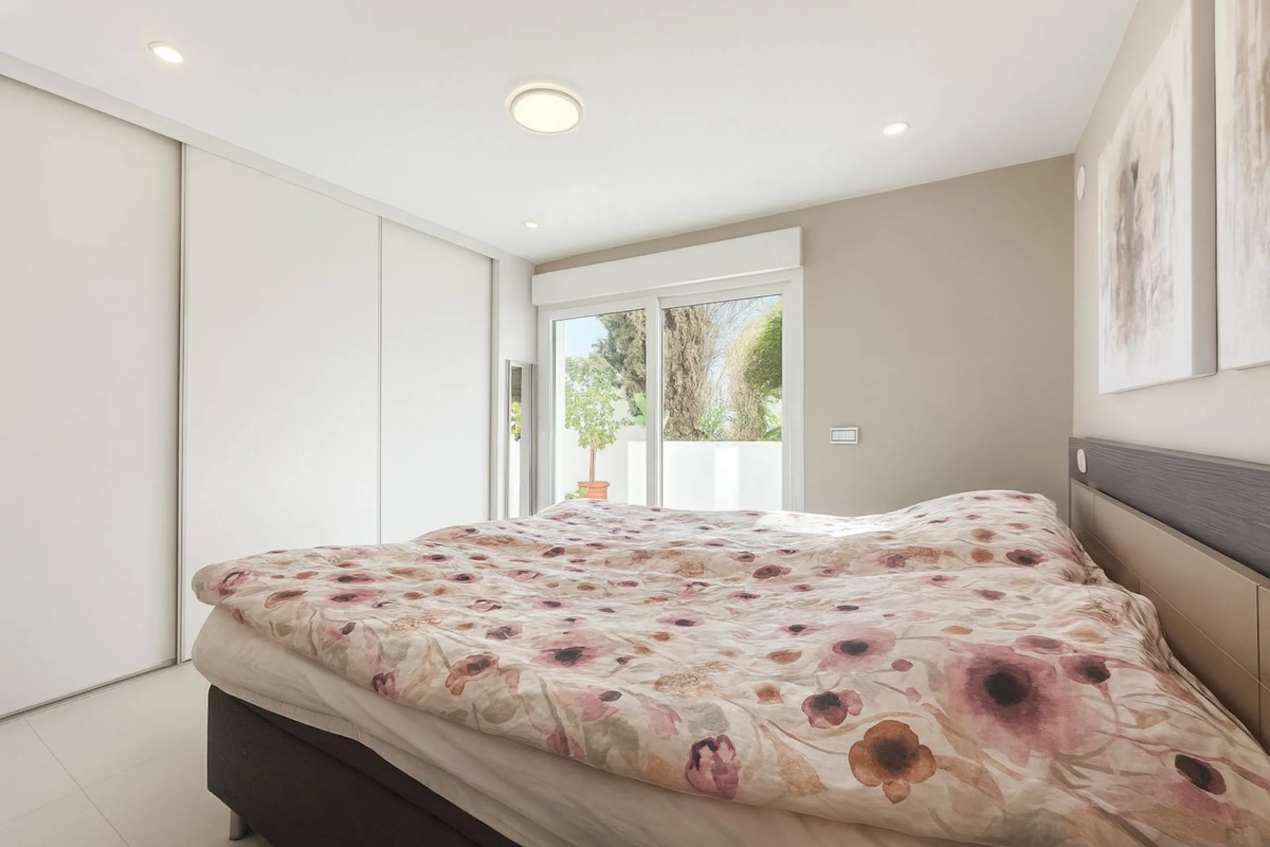 House - Detached Villa в продаже в Mijas, Málaga. В доме 3 спален и 3 ванных комнат. Площадь дома 182 м². Площадь участка 222 м²