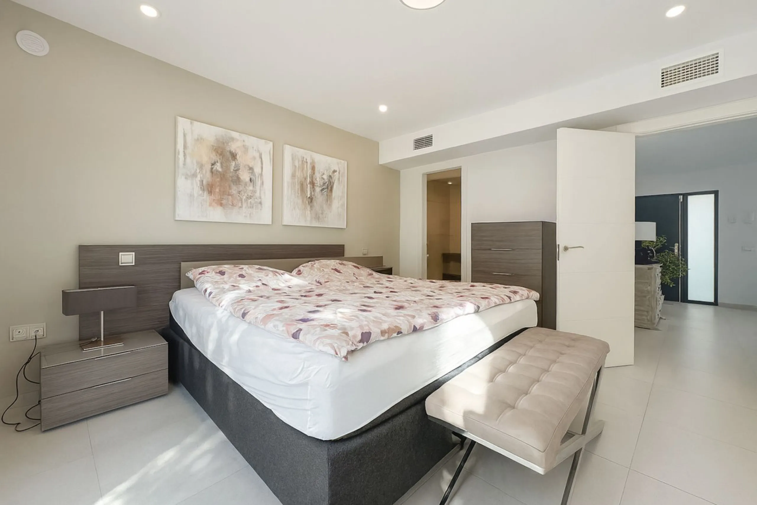 House - Detached Villa в продаже в Mijas, Málaga. В доме 3 спален и 3 ванных комнат. Площадь дома 182 м². Площадь участка 222 м²