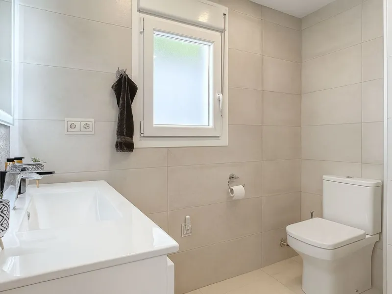 House - Detached Villa в продаже в Mijas, Málaga. В доме 3 спален и 3 ванных комнат. Площадь дома 182 м². Площадь участка 222 м²