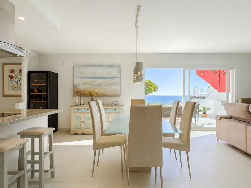 House - Detached Villa в продаже в Mijas, Málaga. В доме 3 спален и 3 ванных комнат. Площадь дома 182 м². Площадь участка 222 м²