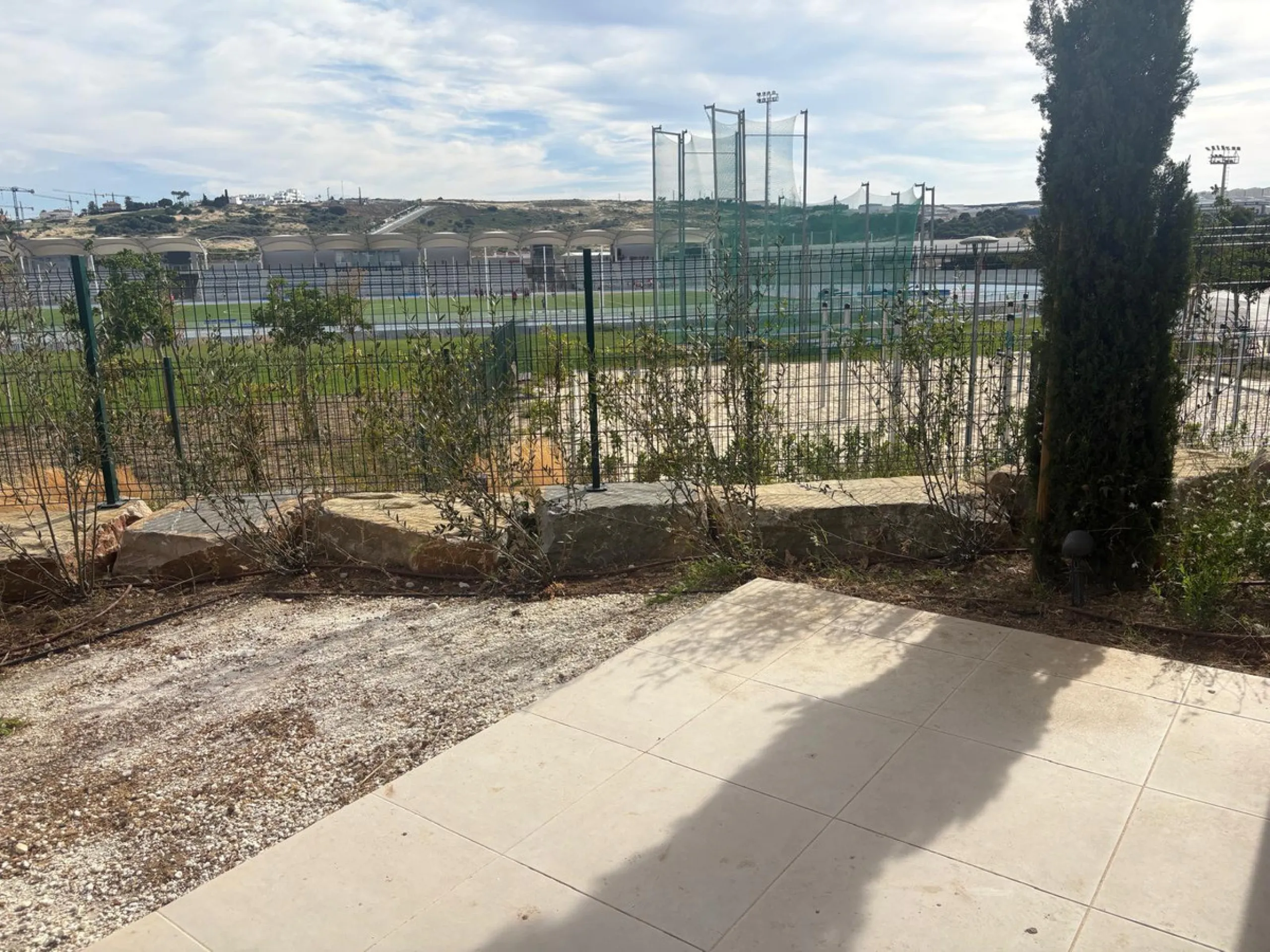Fantastic brand new 3-bedroom apartment on the ground floor of the newly built complex in Residencial Senda, in the town centre of Estepona. It is a modern gated complex with only 34 apartments, in a privileged area next to the new Auditorium, with everyt