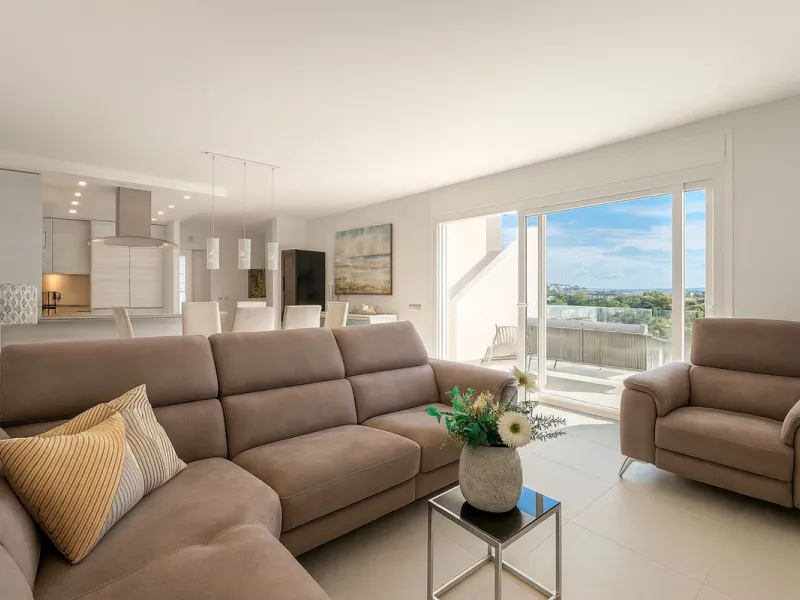 House - Detached Villa в продаже в Mijas, Málaga. В доме 3 спален и 3 ванных комнат. Площадь дома 182 м². Площадь участка 222 м²