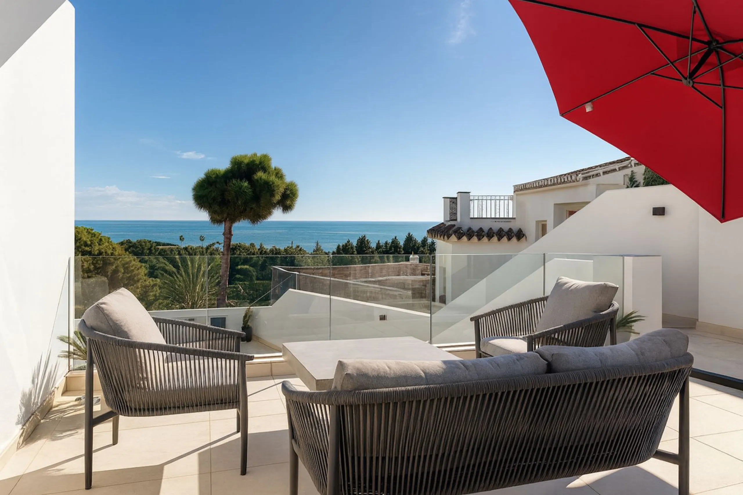 House - Detached Villa в продаже в Mijas, Málaga. В доме 3 спален и 3 ванных комнат. Площадь дома 182 м². Площадь участка 222 м²