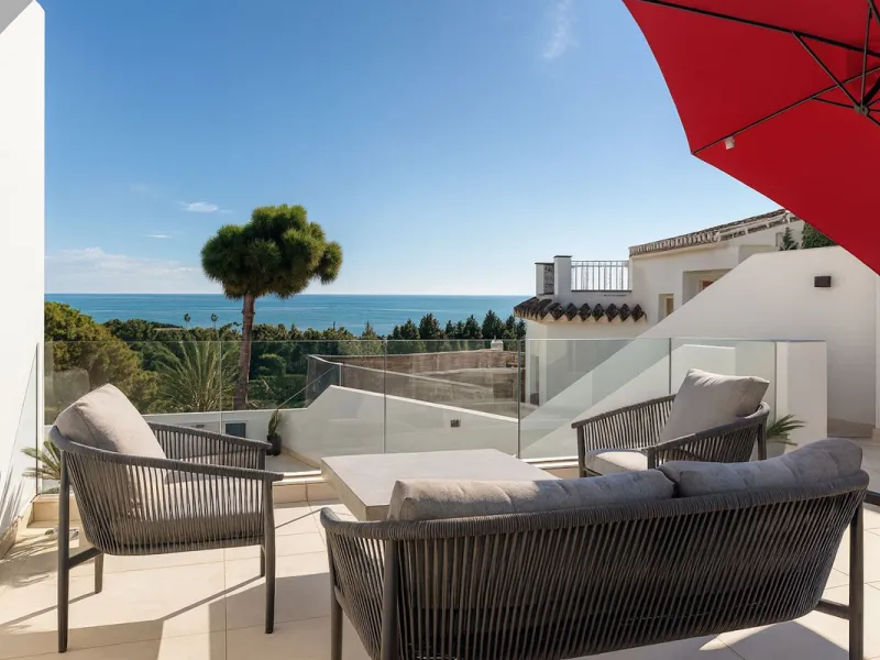 House - Detached Villa в продаже в Mijas, Málaga. В доме 3 спален и 3 ванных комнат. Площадь дома 182 м². Площадь участка 222 м²