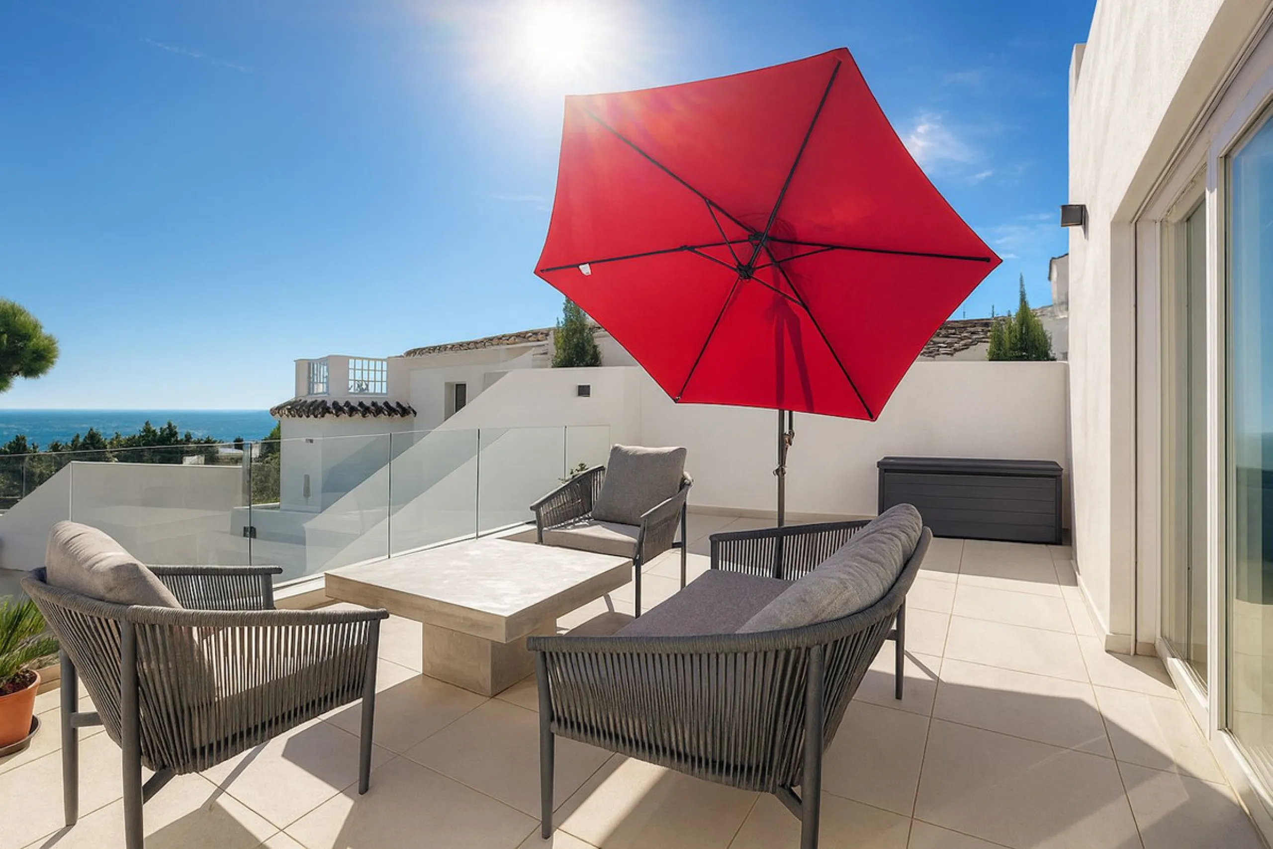 House - Detached Villa в продаже в Mijas, Málaga. В доме 3 спален и 3 ванных комнат. Площадь дома 182 м². Площадь участка 222 м²