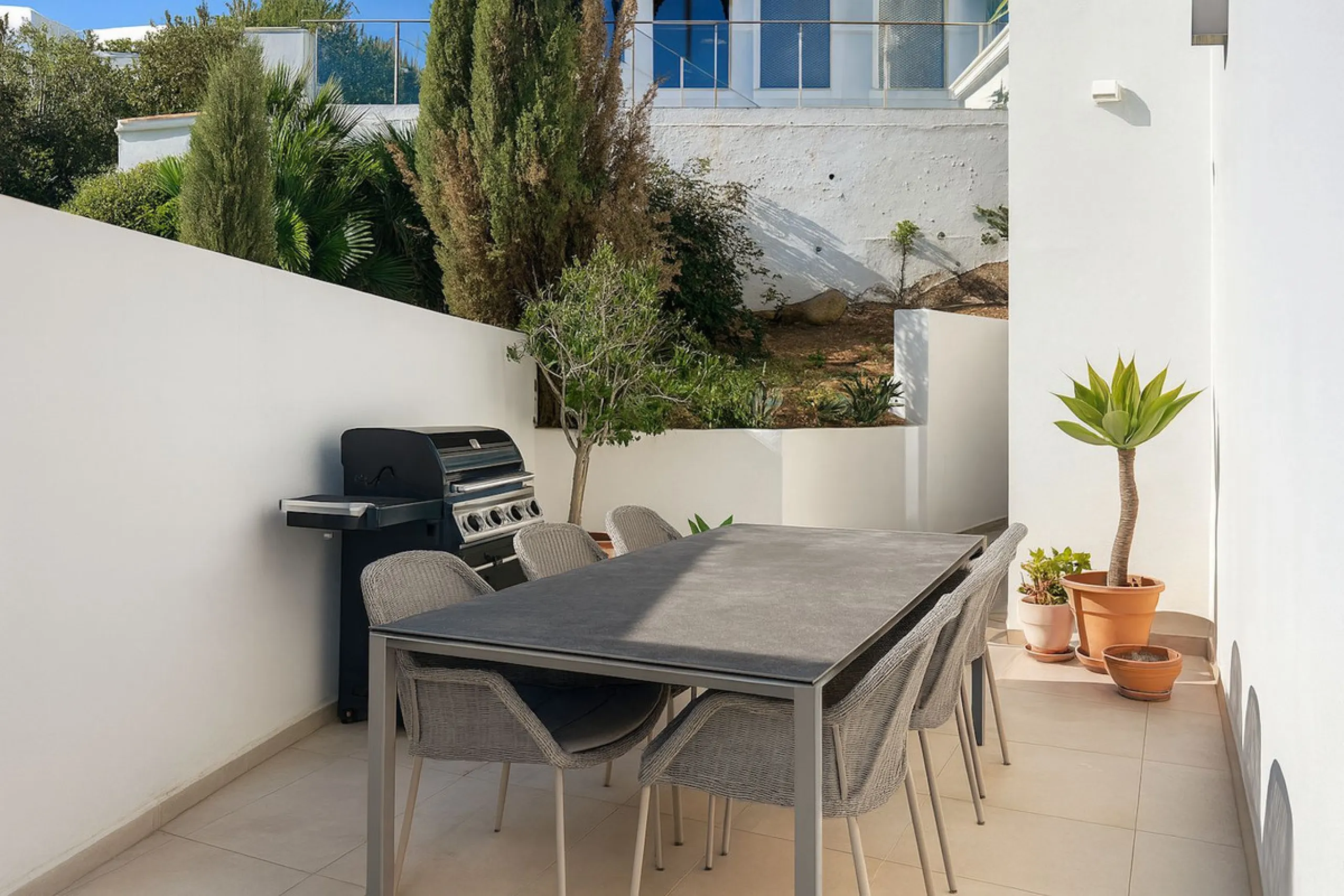 House - Detached Villa в продаже в Mijas, Málaga. В доме 3 спален и 3 ванных комнат. Площадь дома 182 м². Площадь участка 222 м²