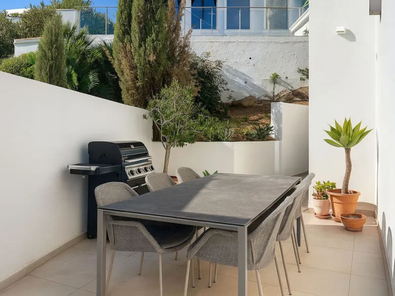House - Detached Villa в продаже в Mijas, Málaga. В доме 3 спален и 3 ванных комнат. Площадь дома 182 м². Площадь участка 222 м²